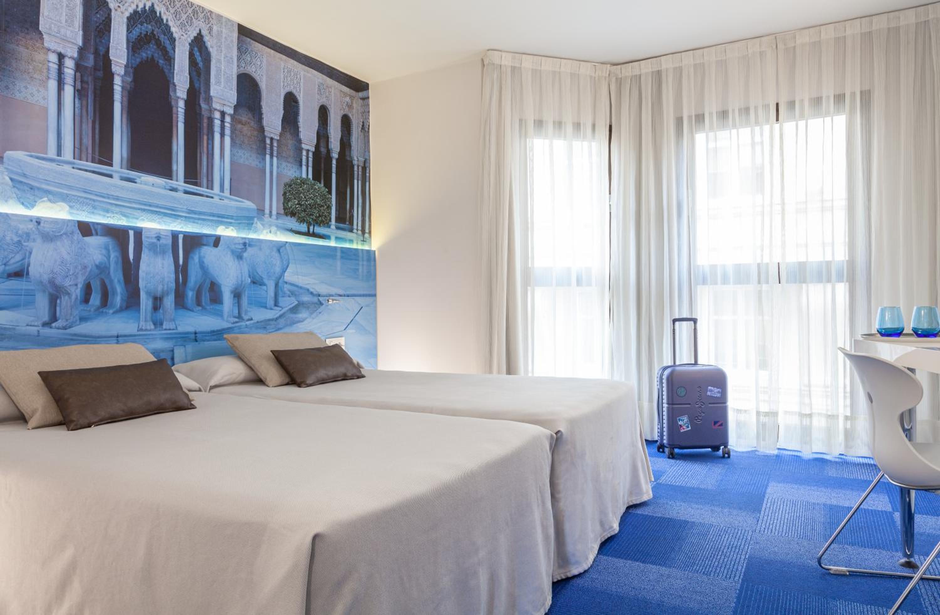 Twin Room - Photo 6
