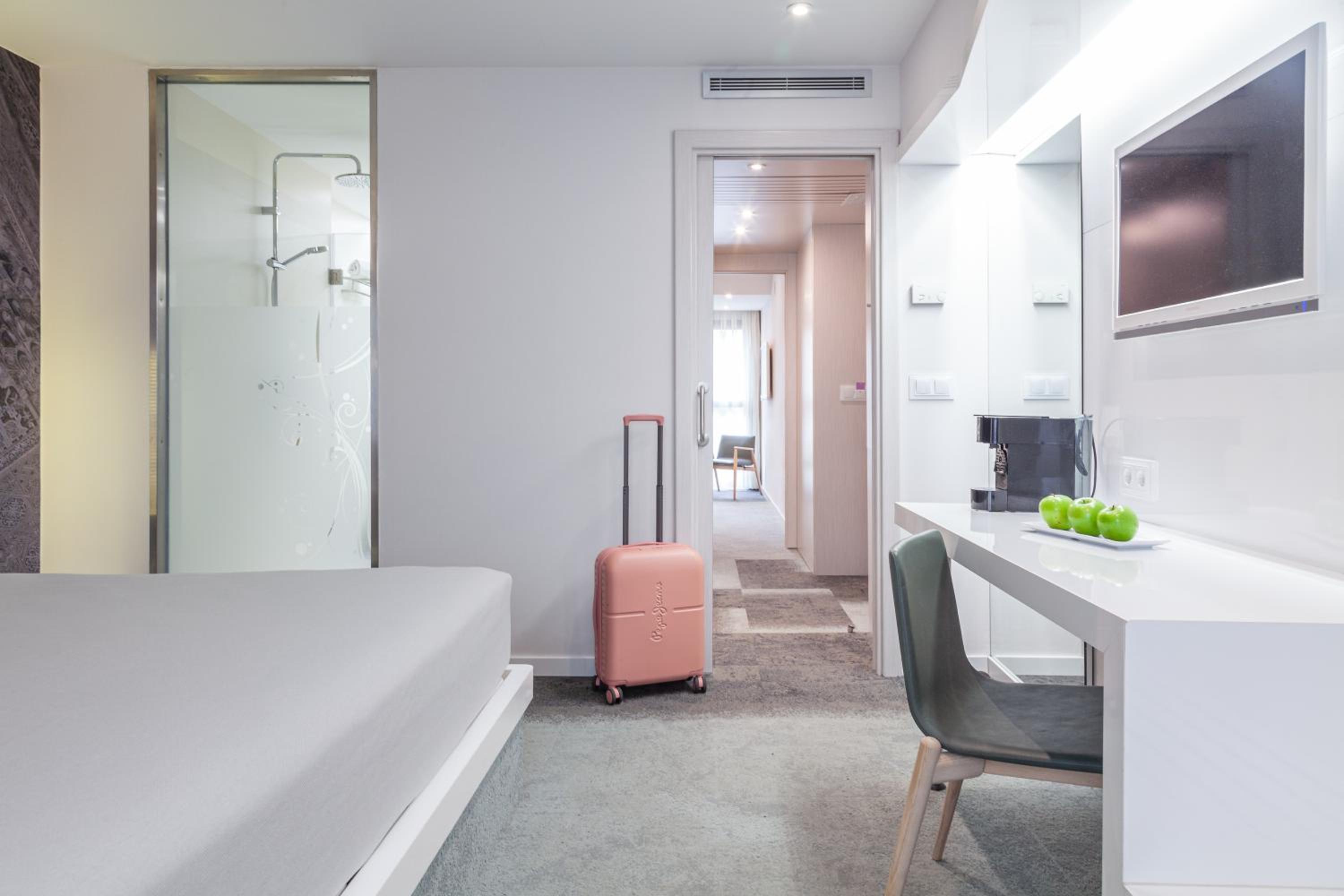 Family Junior Suite (2 Adults + 2 Children) photo 2