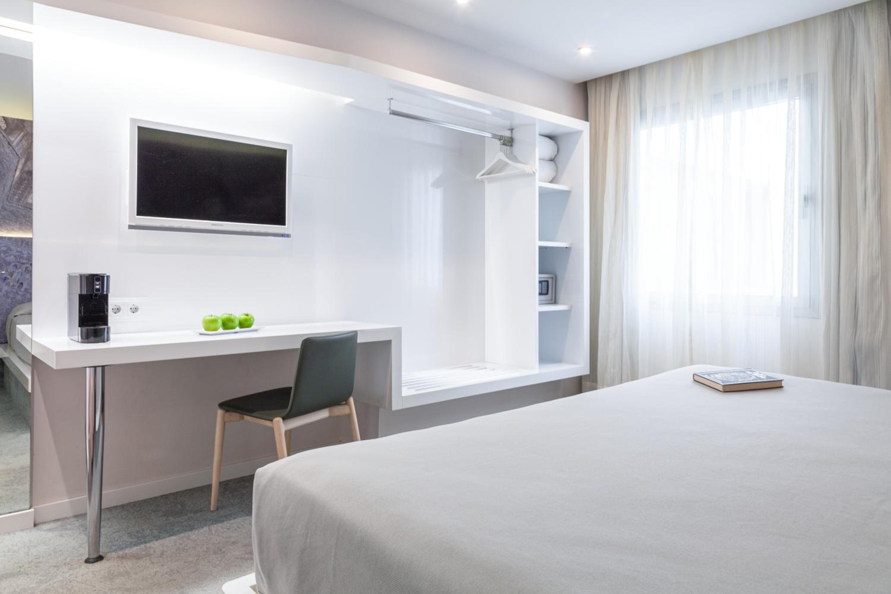 Junior Suite (2 Adults) - Photo 7