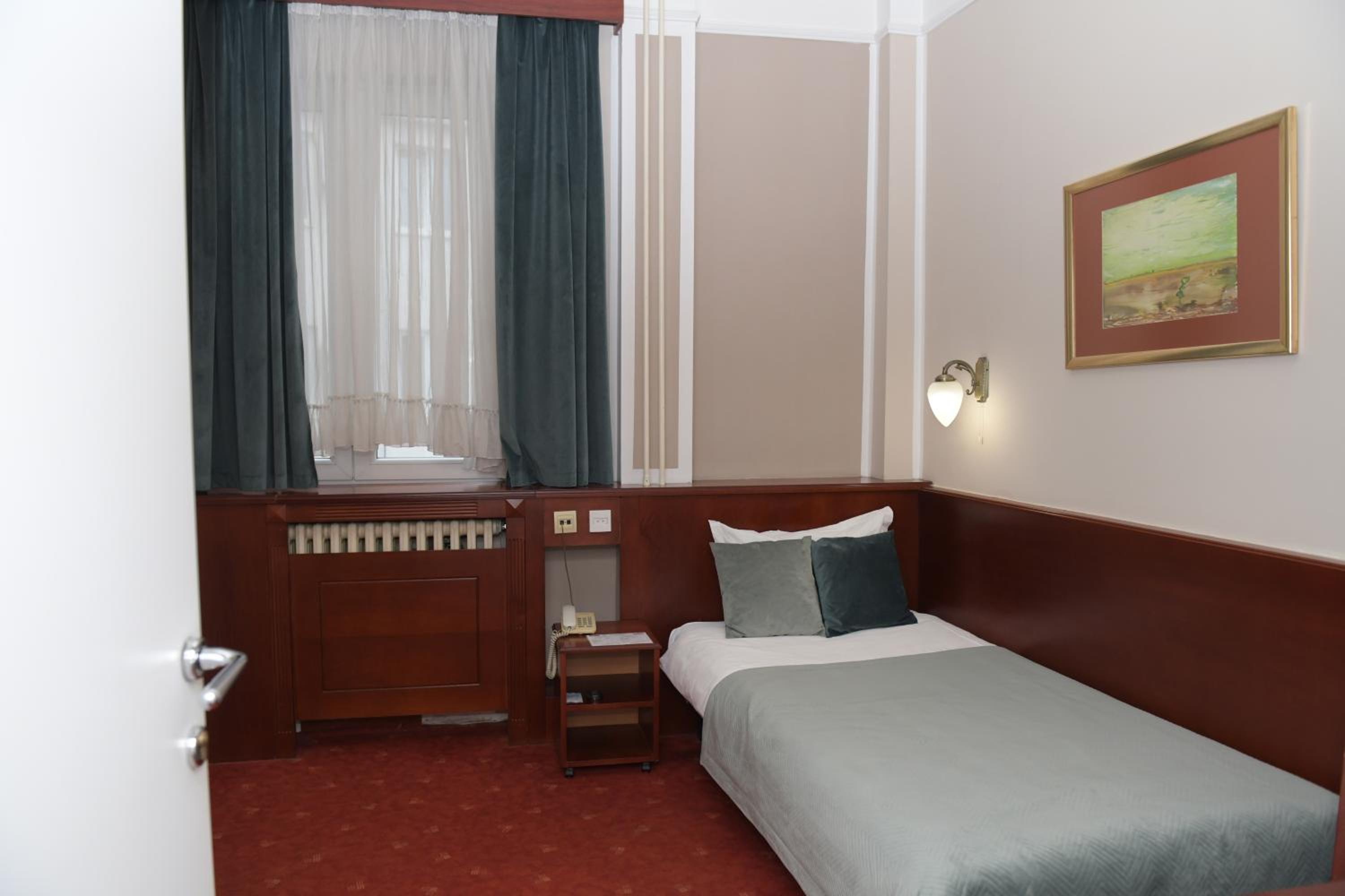 Single Room photo 2