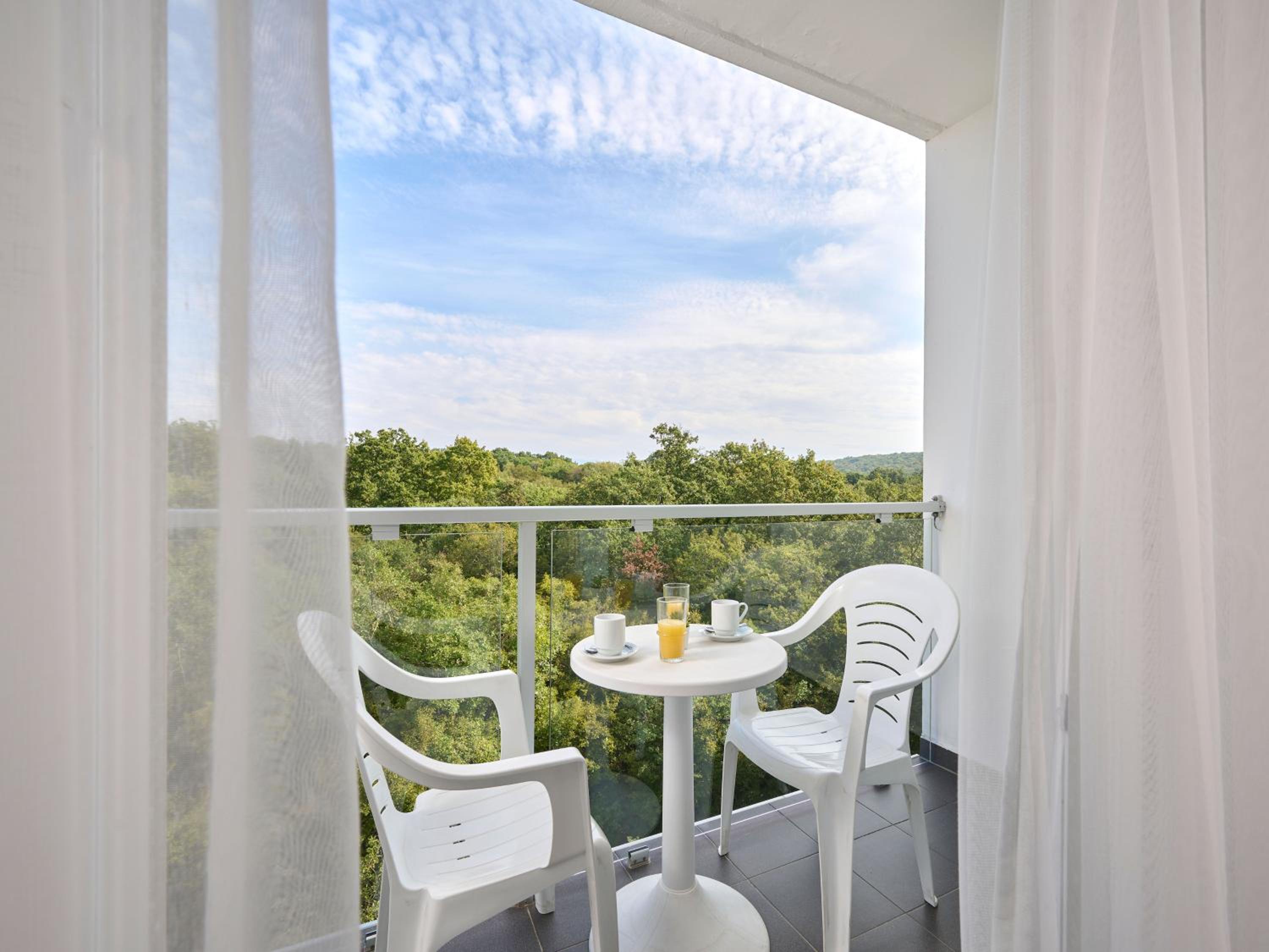 Superior Double Room with Balcony - Photo 4