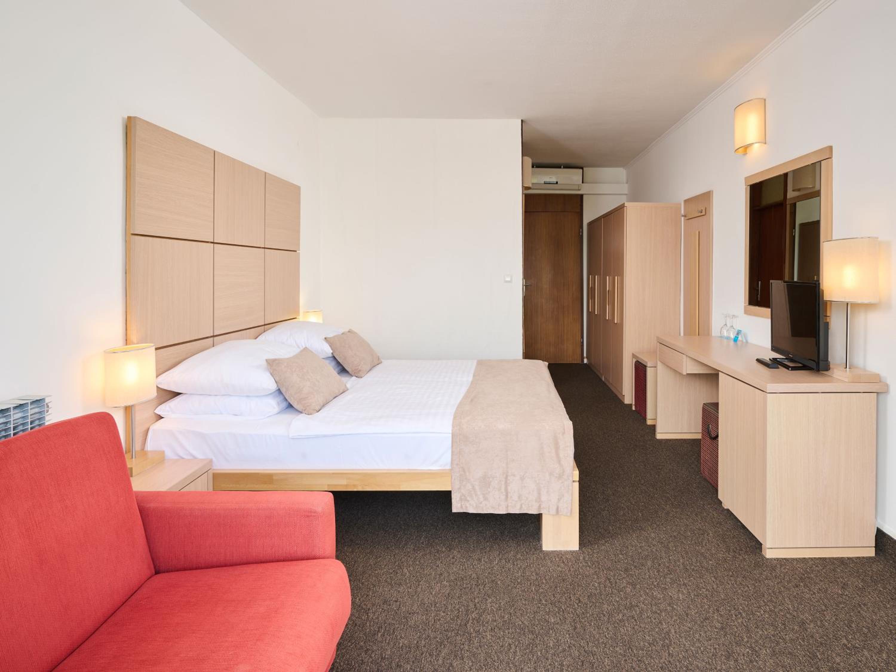 Superior Double Room with Balcony - Photo 3