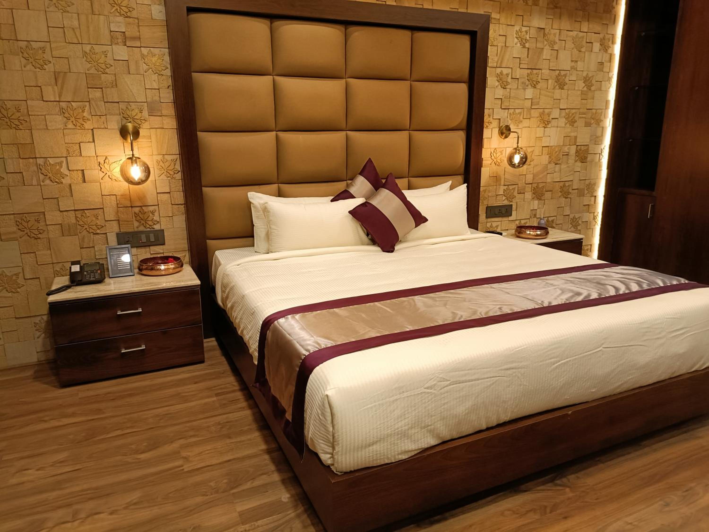 Superior King Room - Photo 9