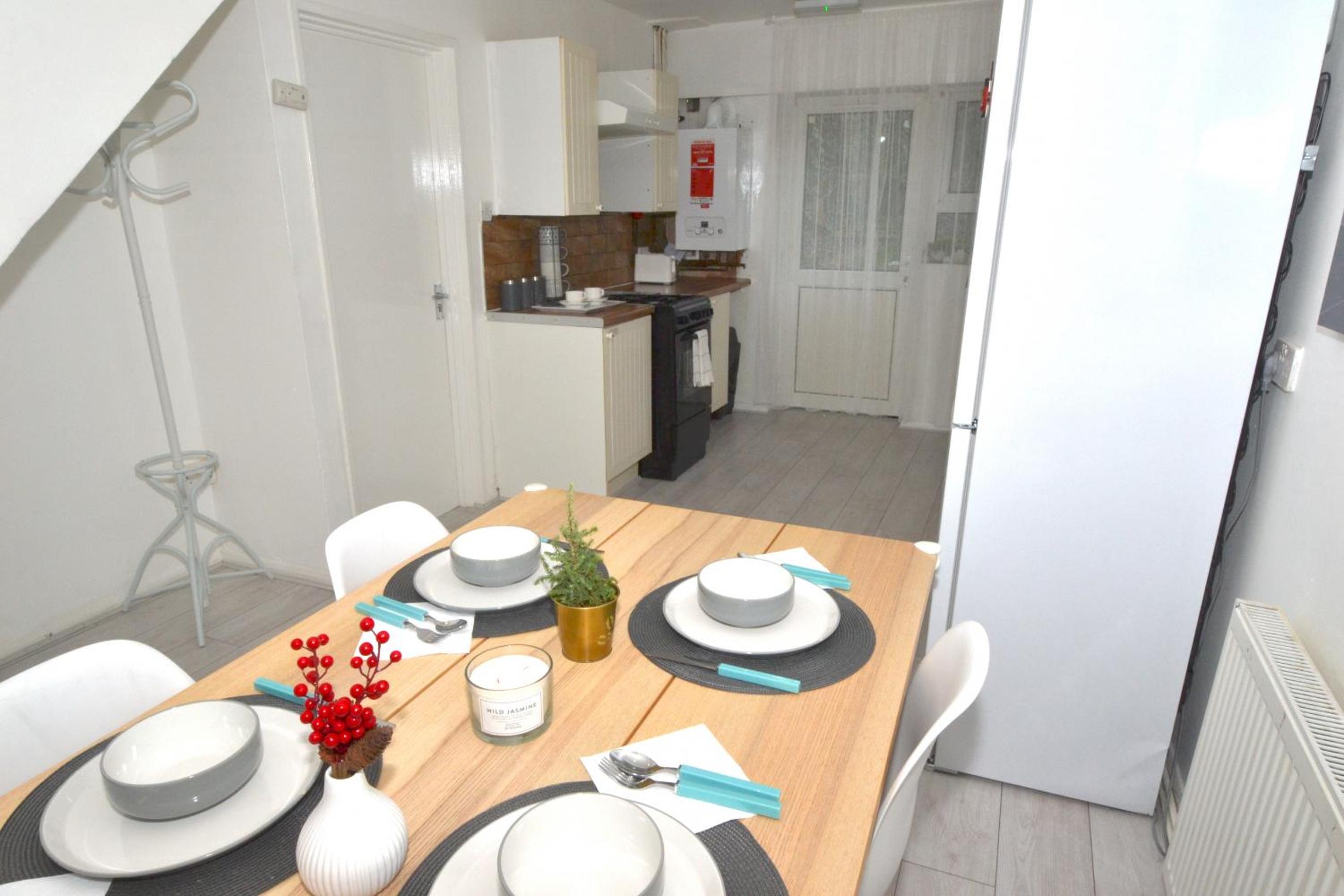 Four-Bedroom House photo 2