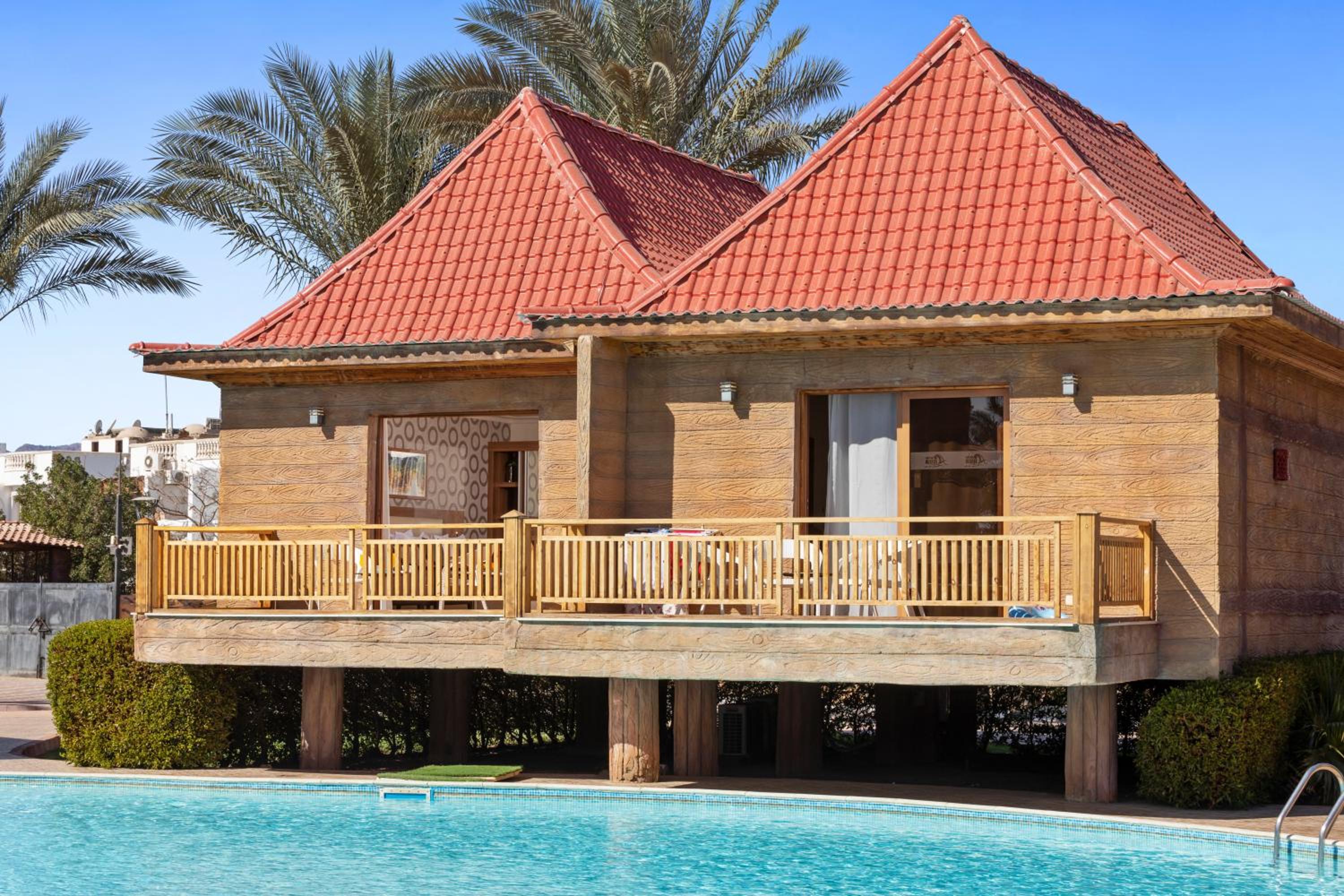 Two-Bedroom Jacuzzi Bungalow thumbnail 6