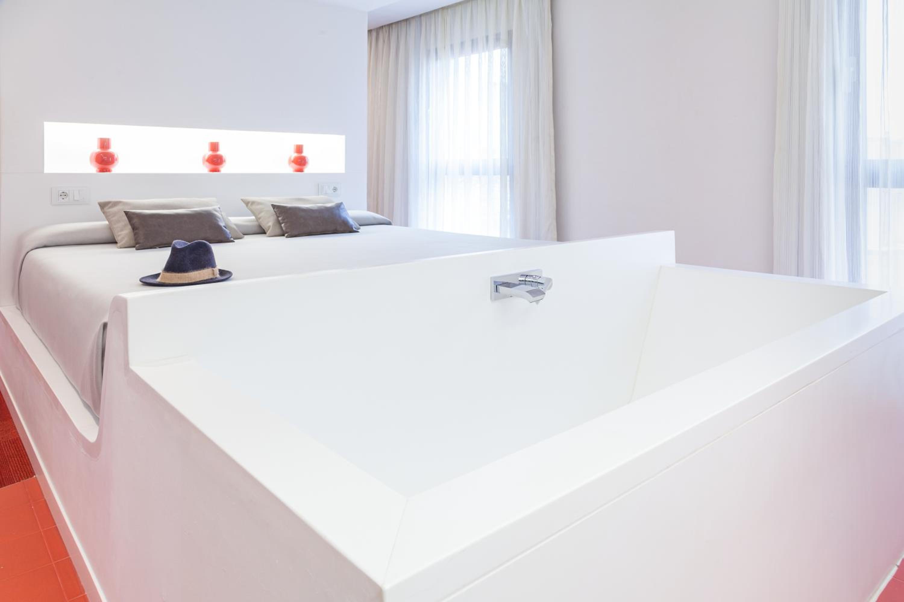 Junior Suite (2 Adults) - Photo 18