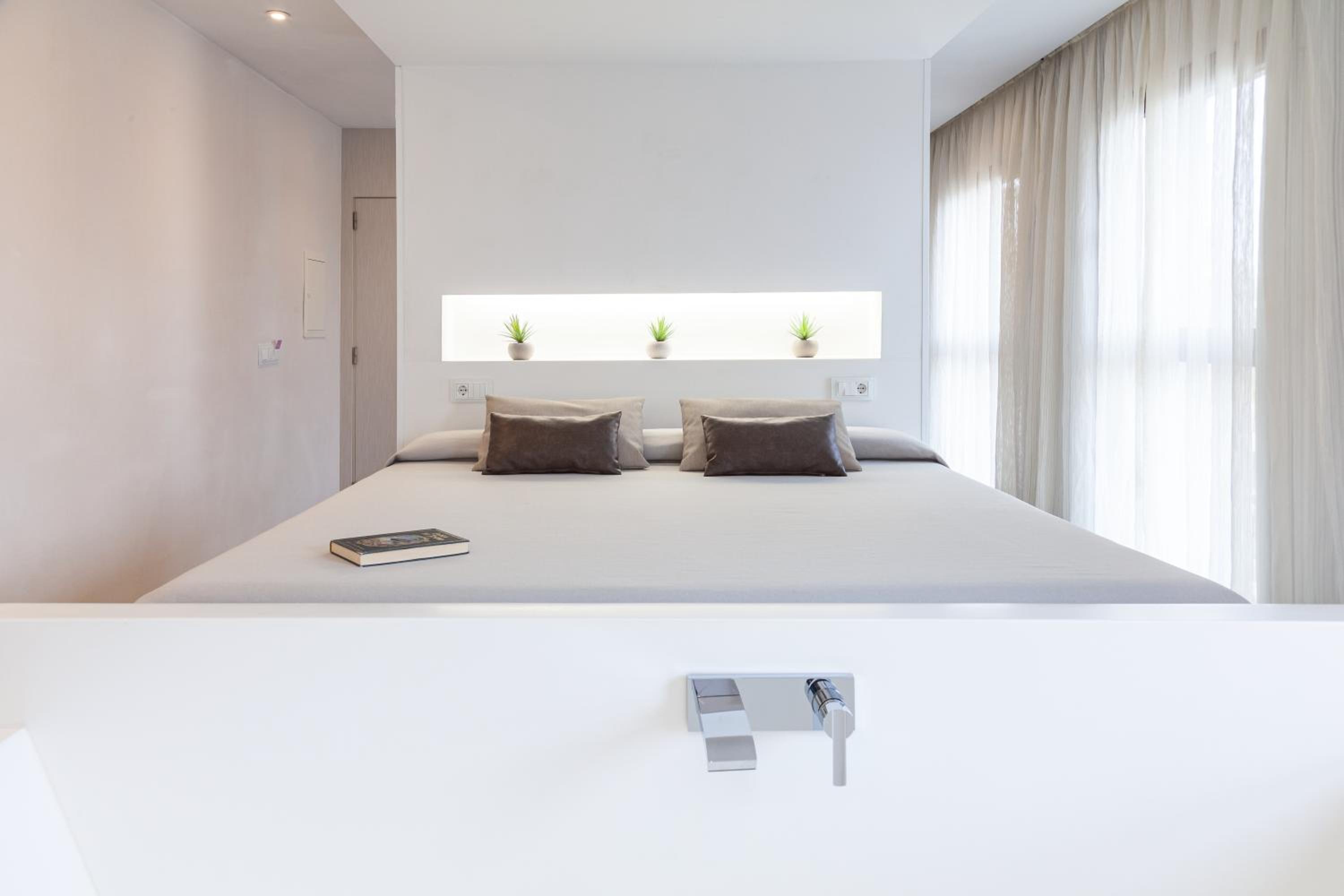 Junior Suite (2 Adults) - Photo 20
