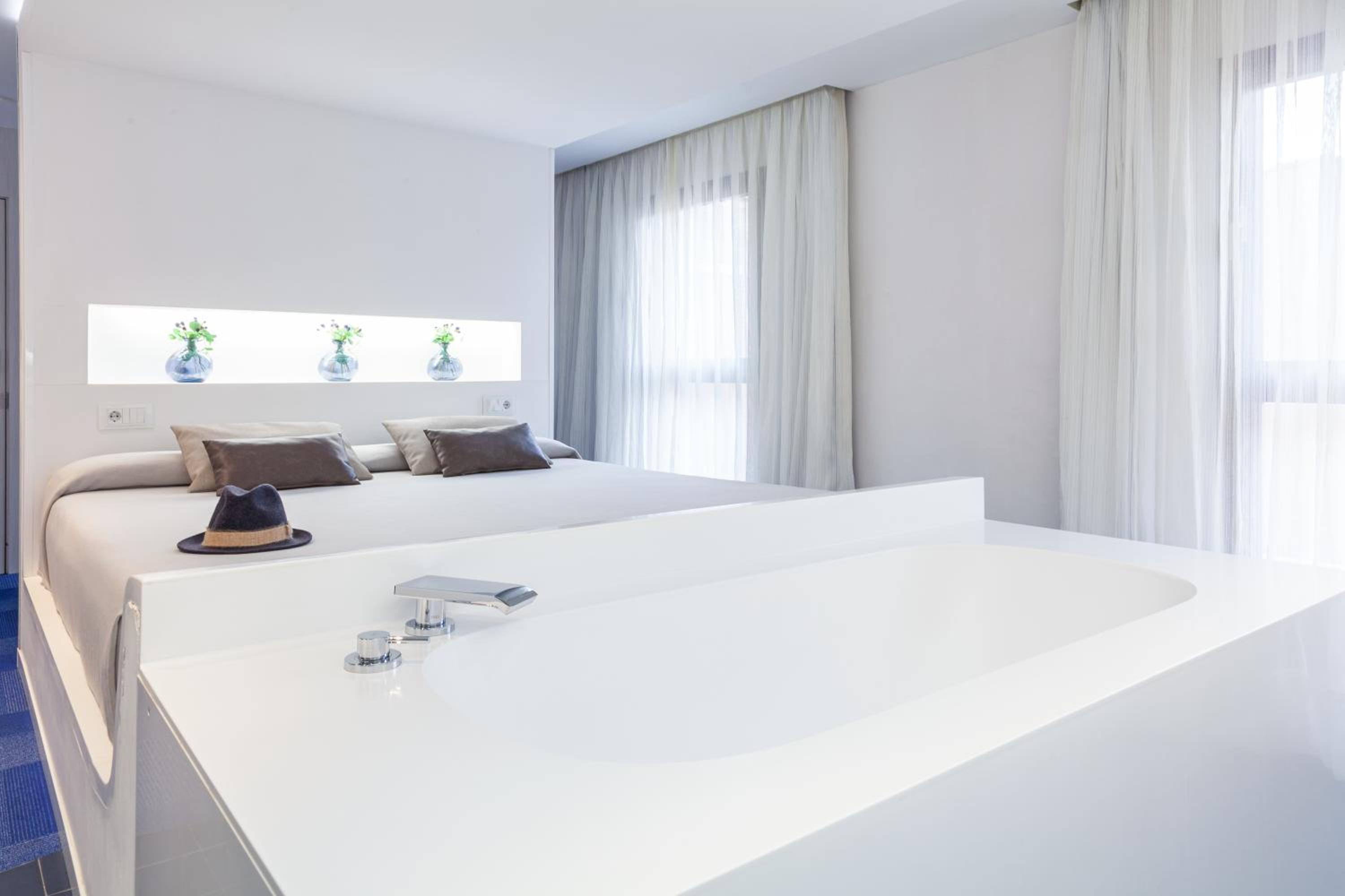 Junior Suite (2 Adults)