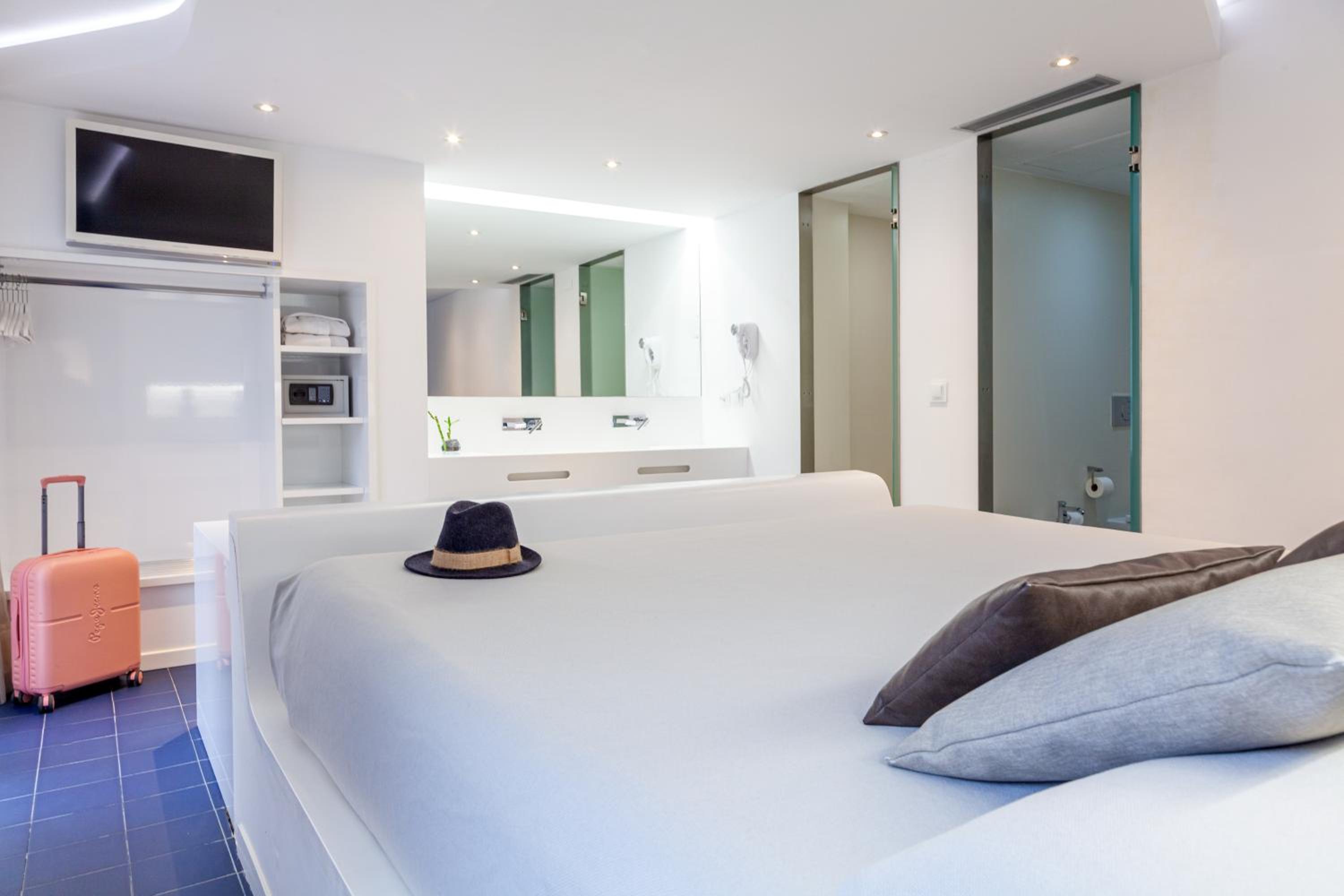 Junior Suite (2 Adults) - Photo 2