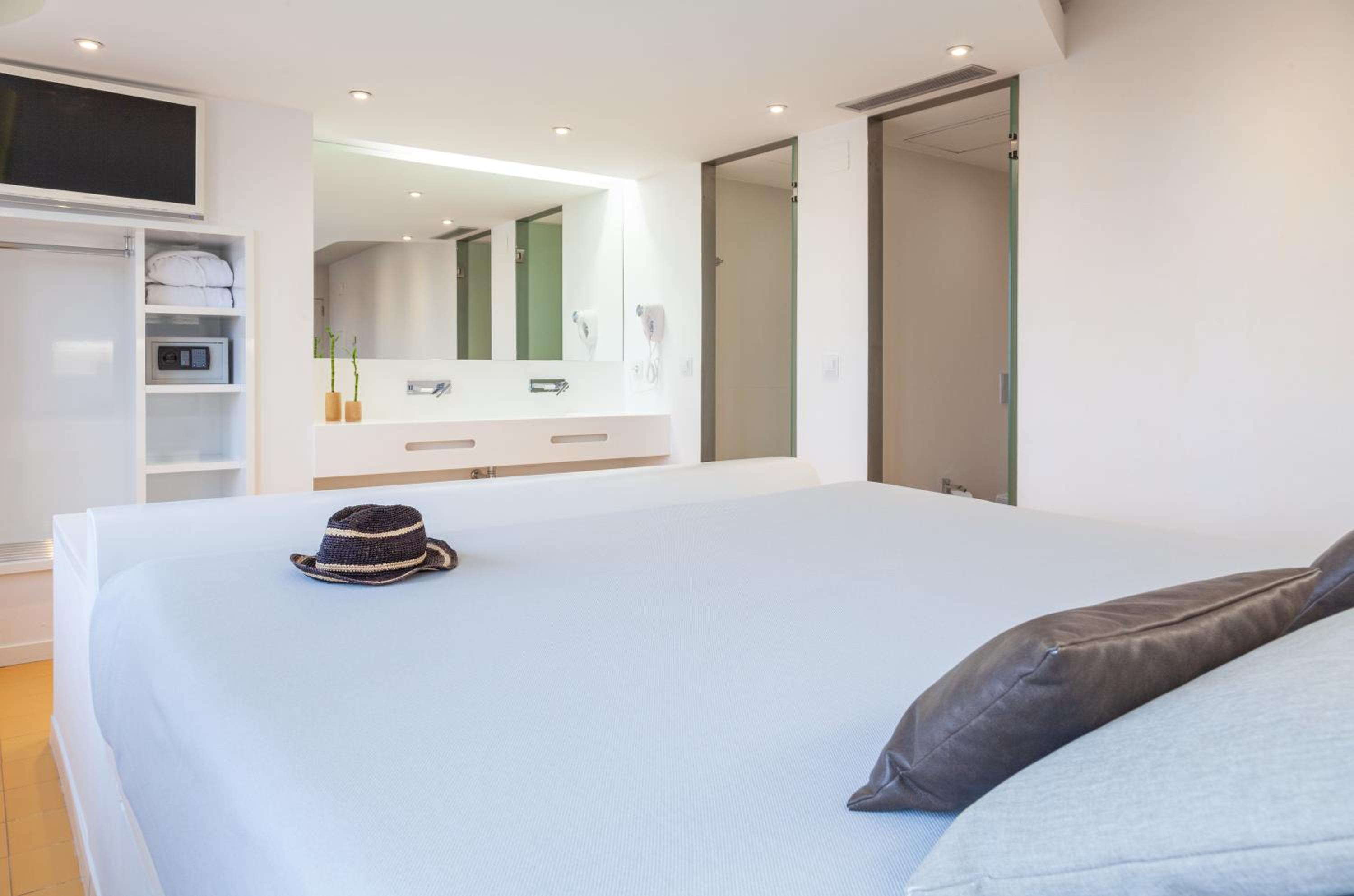 Junior Suite (2 Adults) - Photo 9