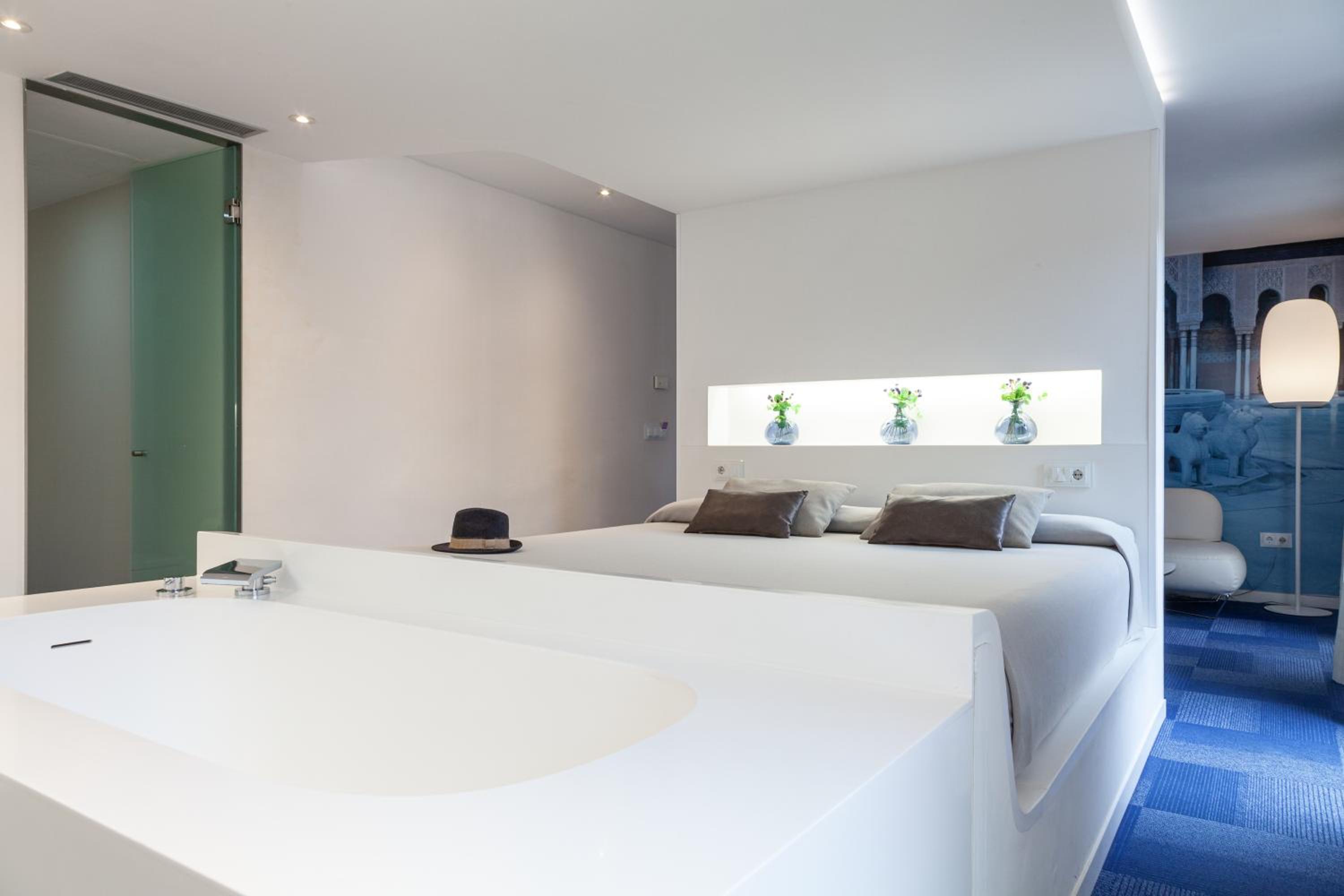 Junior Suite (2 Adults) - Photo 10