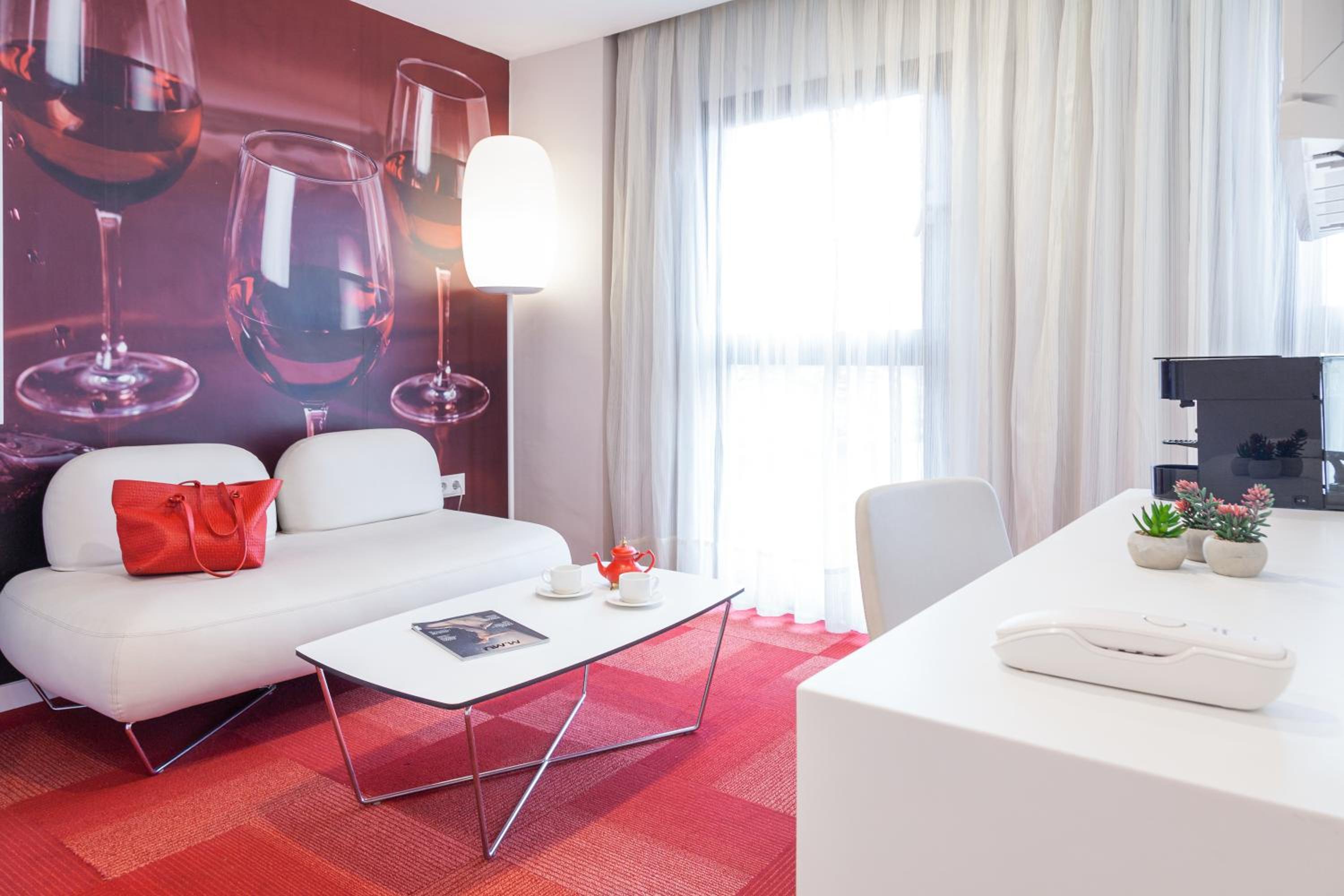 Junior Suite (2 Adults) - Photo 29
