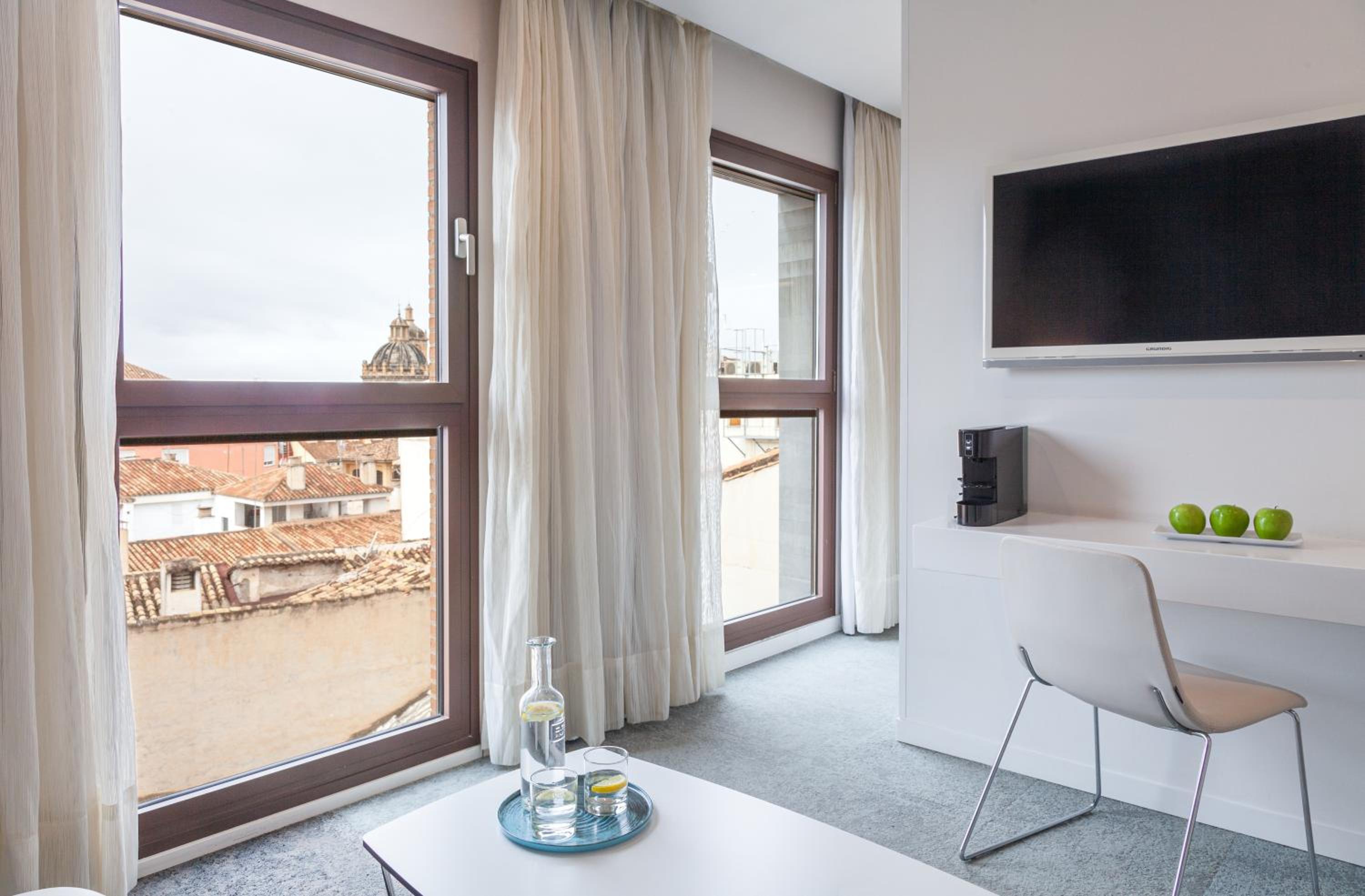 Junior Suite (2 Adults) - Photo 27