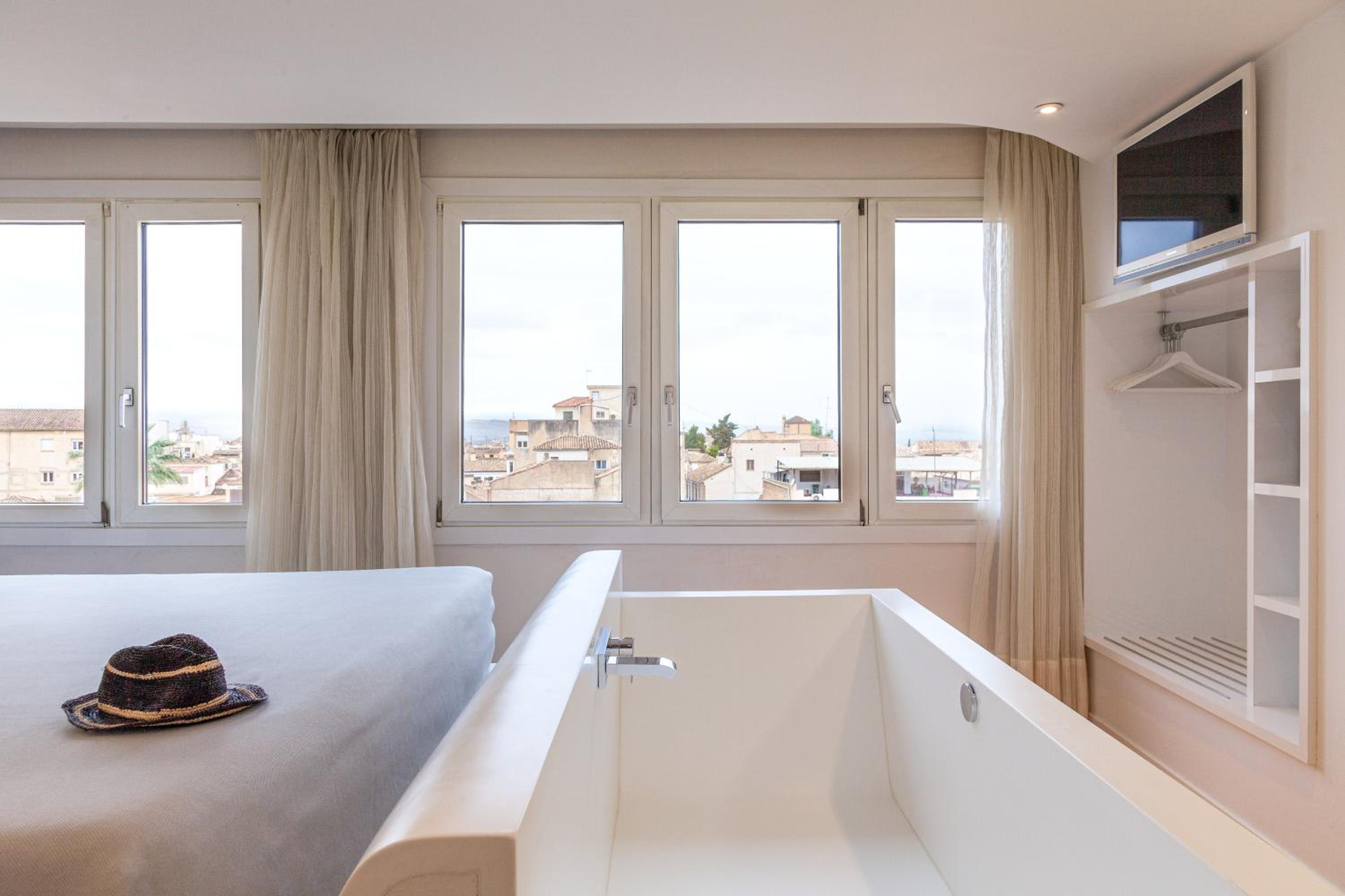 Junior Suite (2 Adults) - Photo 26