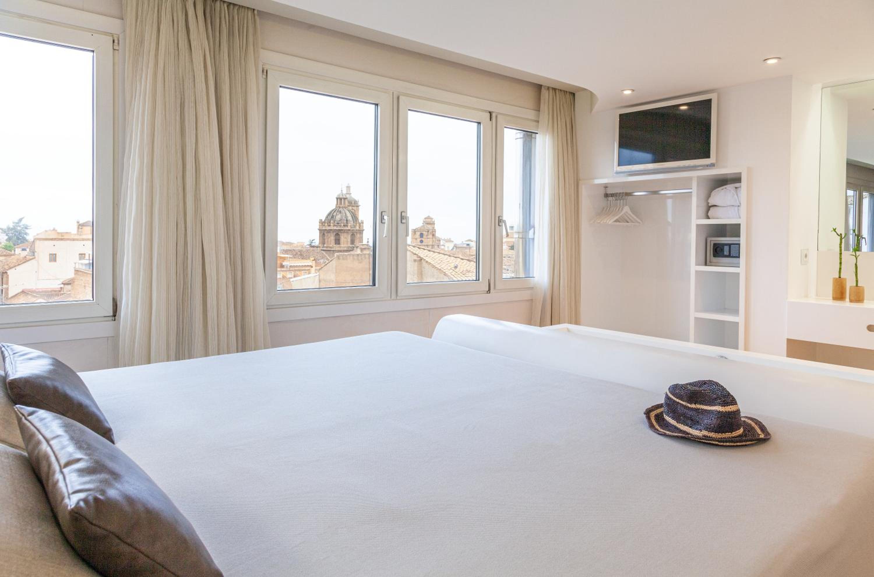 Junior Suite (2 Adults) - Photo 25