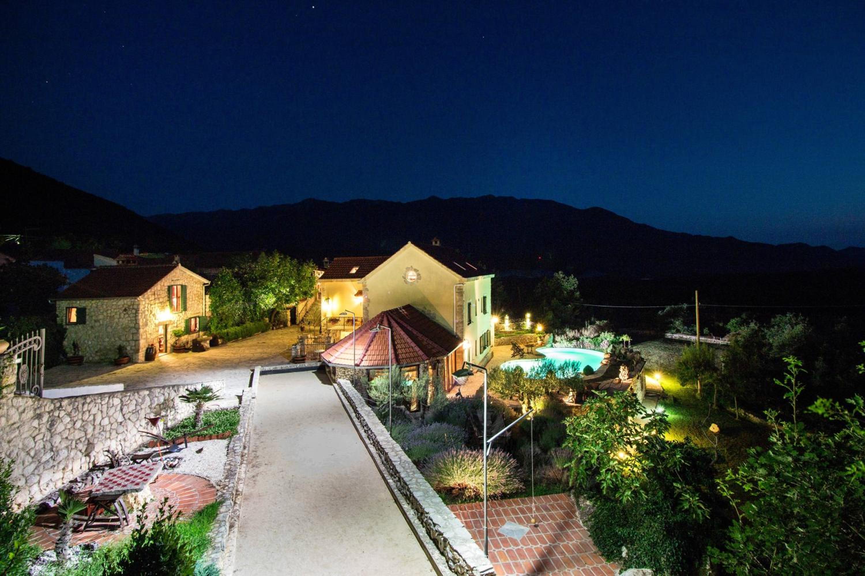 Villa photo 2