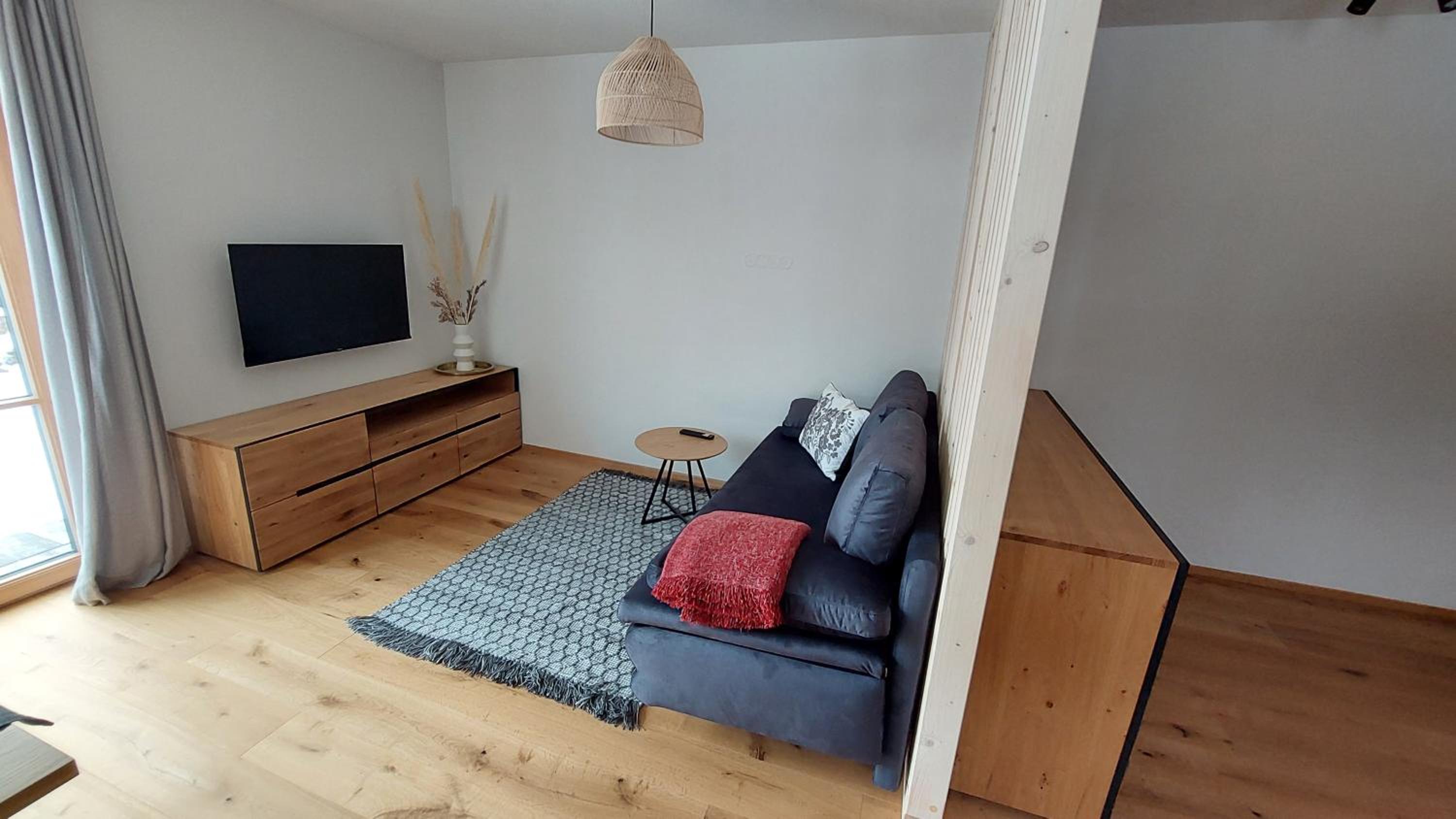 One-Bedroom Apartment photo 1