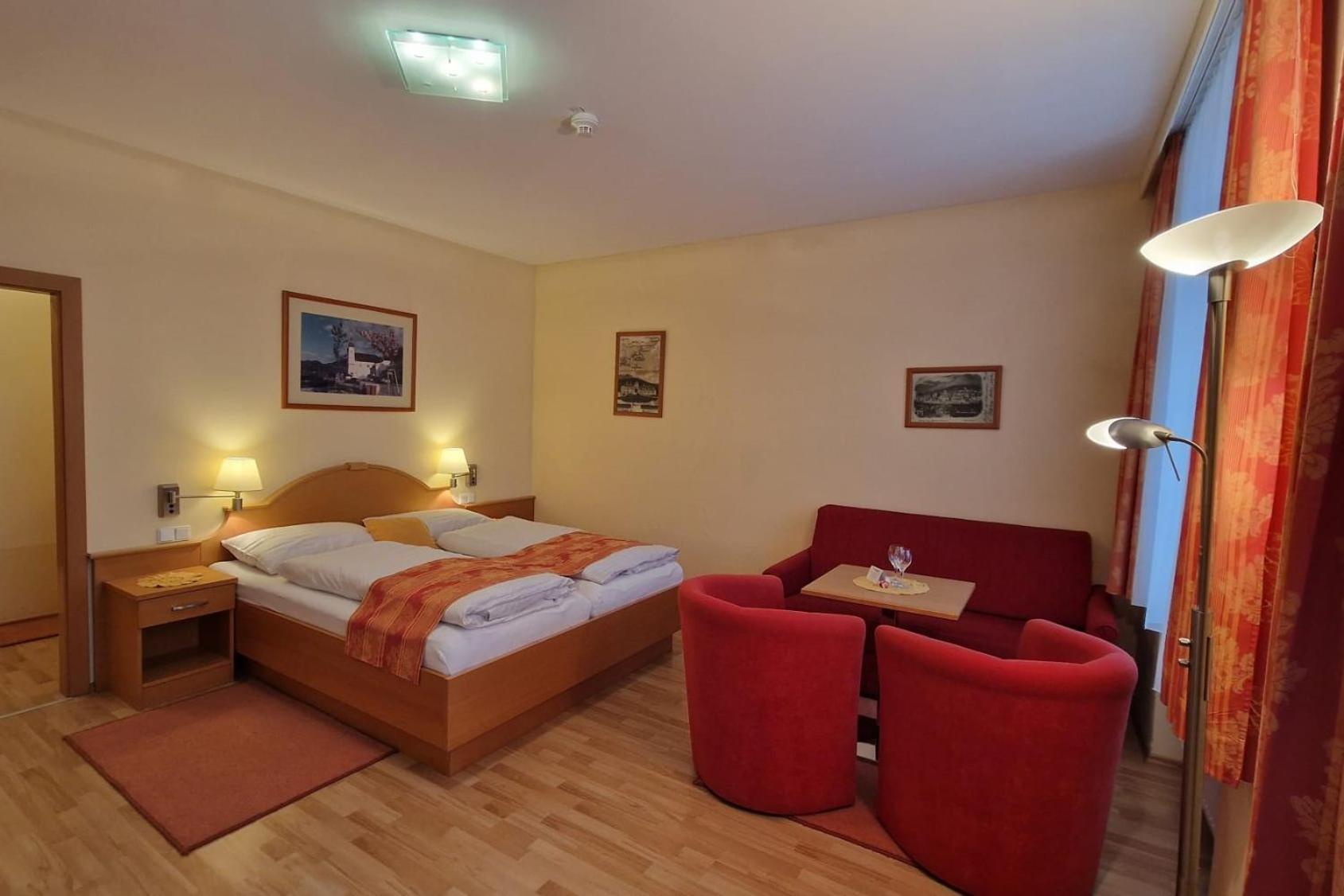 Triple Room with Bathroom - Photo 2