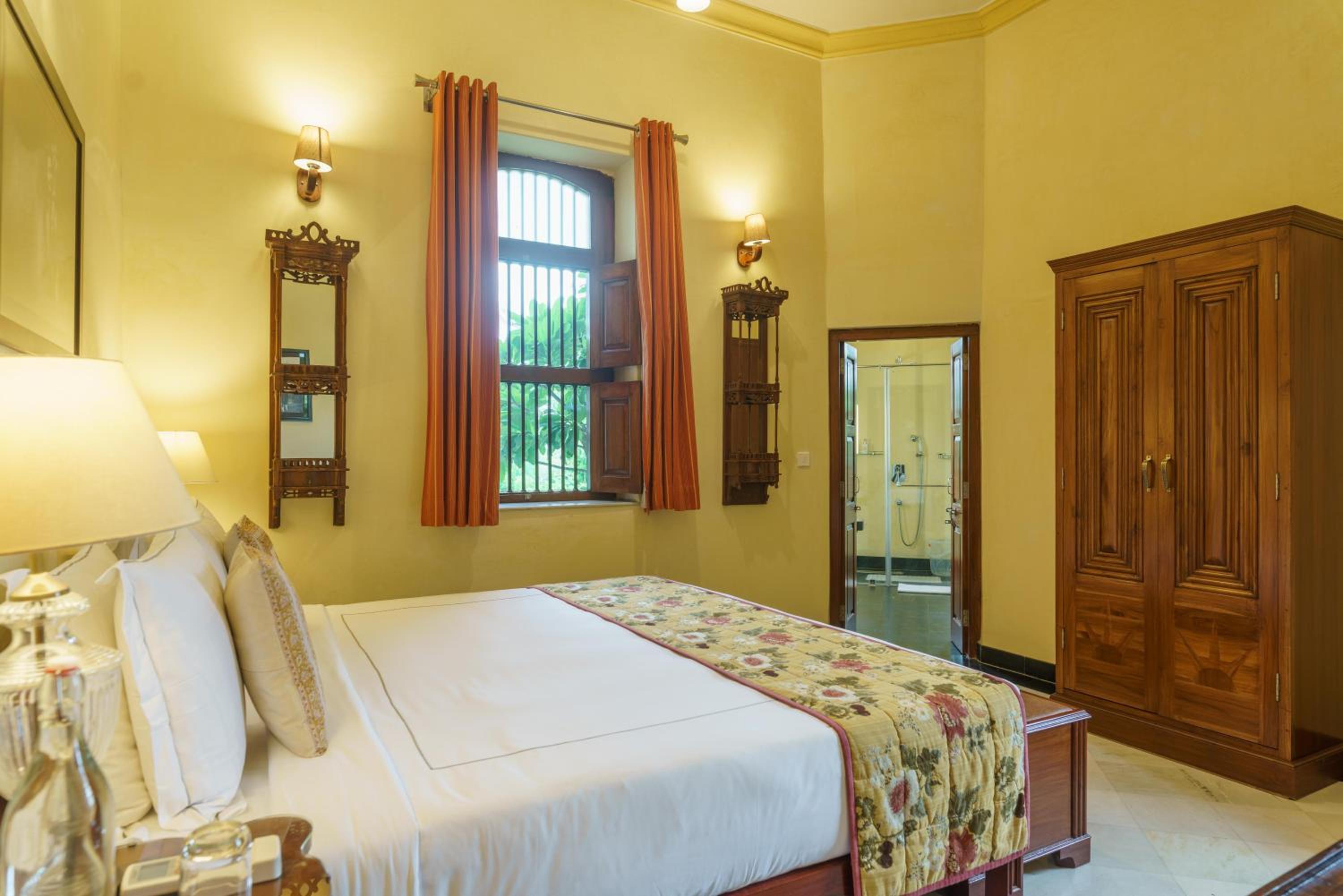Abhay Manor Luxury Room 2