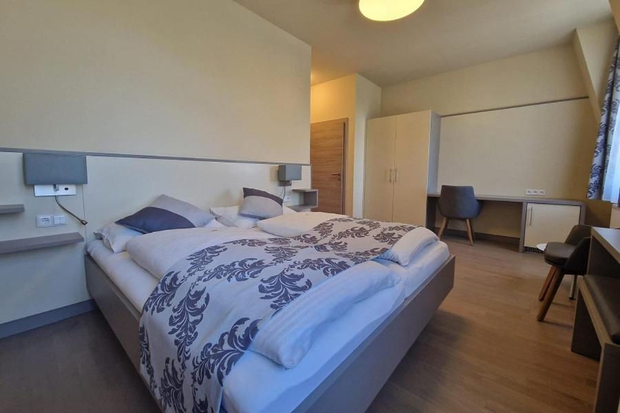 Double Room - Photo 7