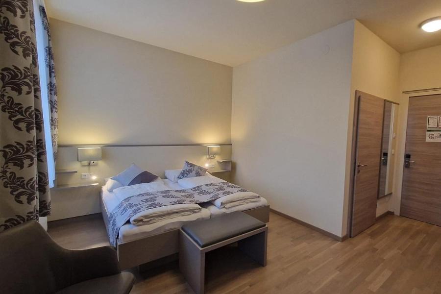 Double Room - Photo 8