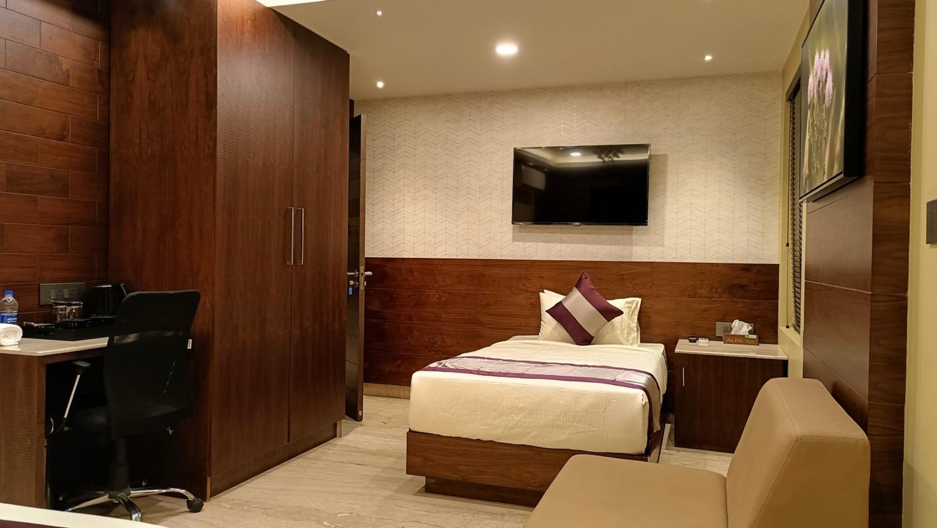 Deluxe Triple Room - Photo 9