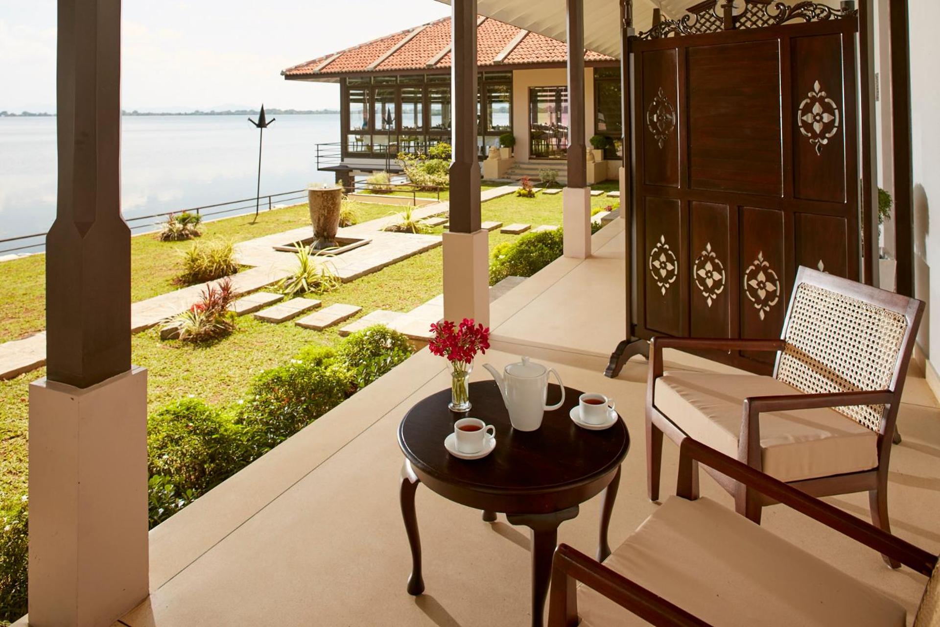 Deluxe Lake View - Photo 2