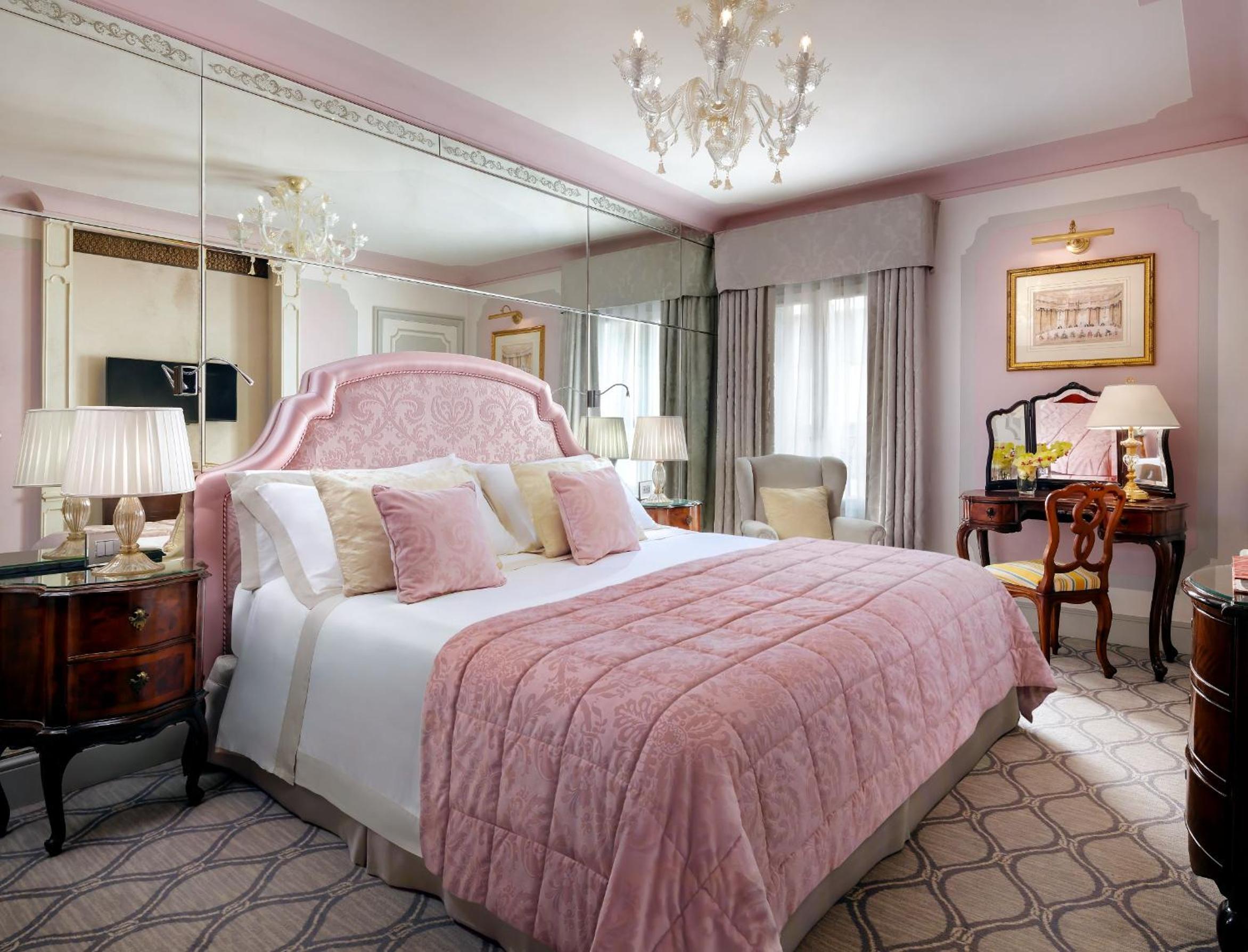 Dandolo Room, Guest room