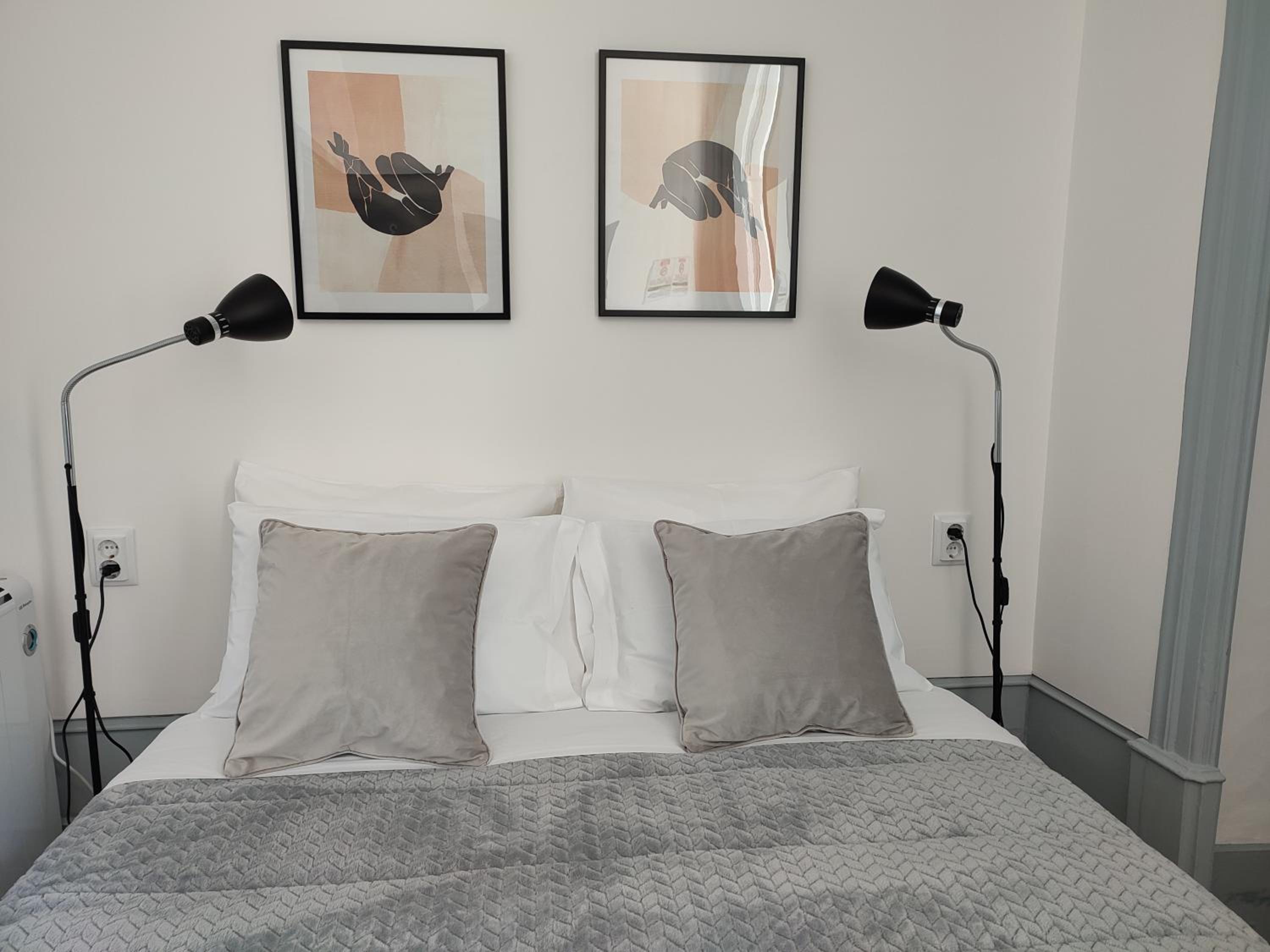 Double Room with Private External Bathroom - Photo 25