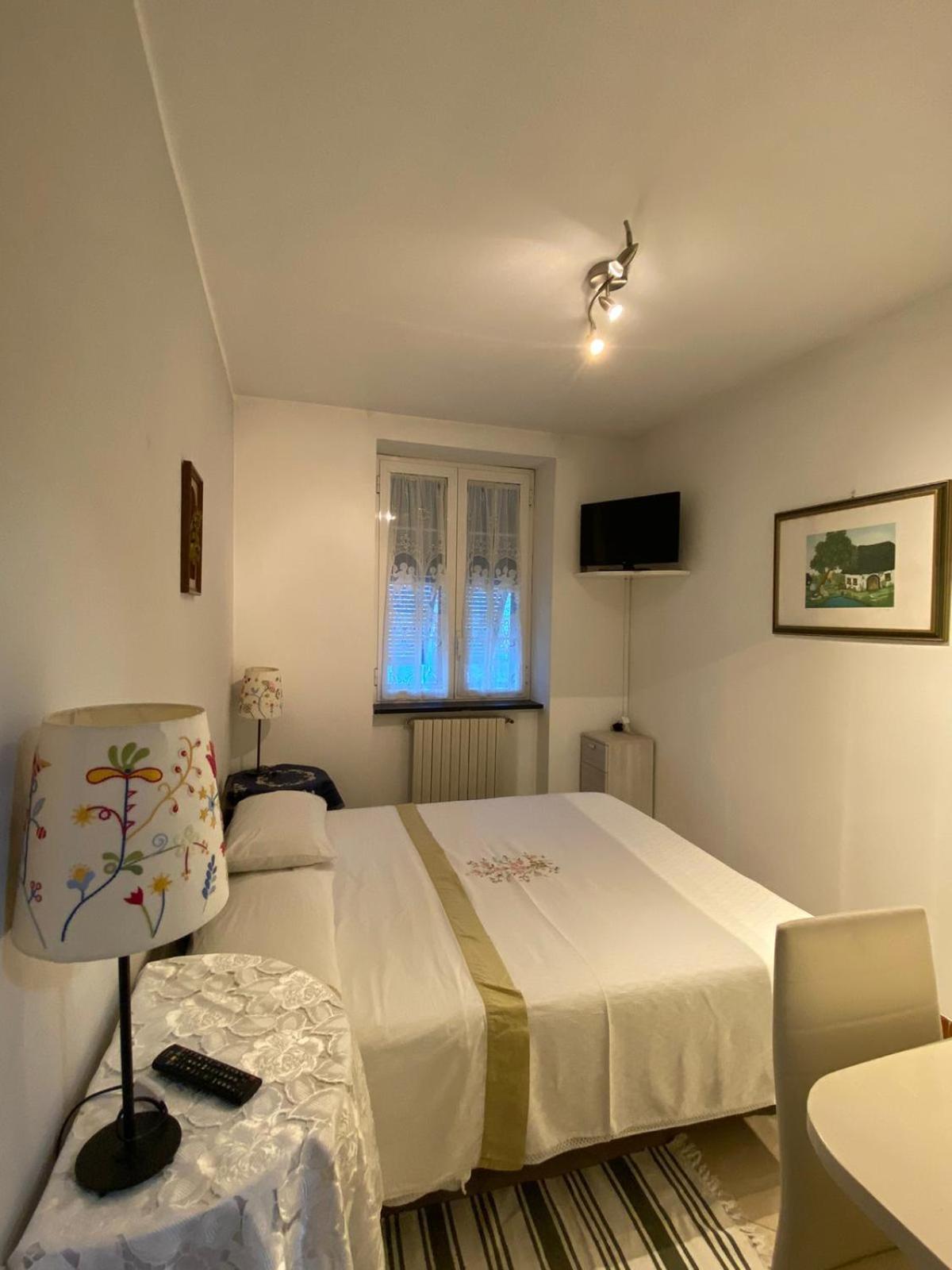 Double Room with Private Bathroom - Photo 1