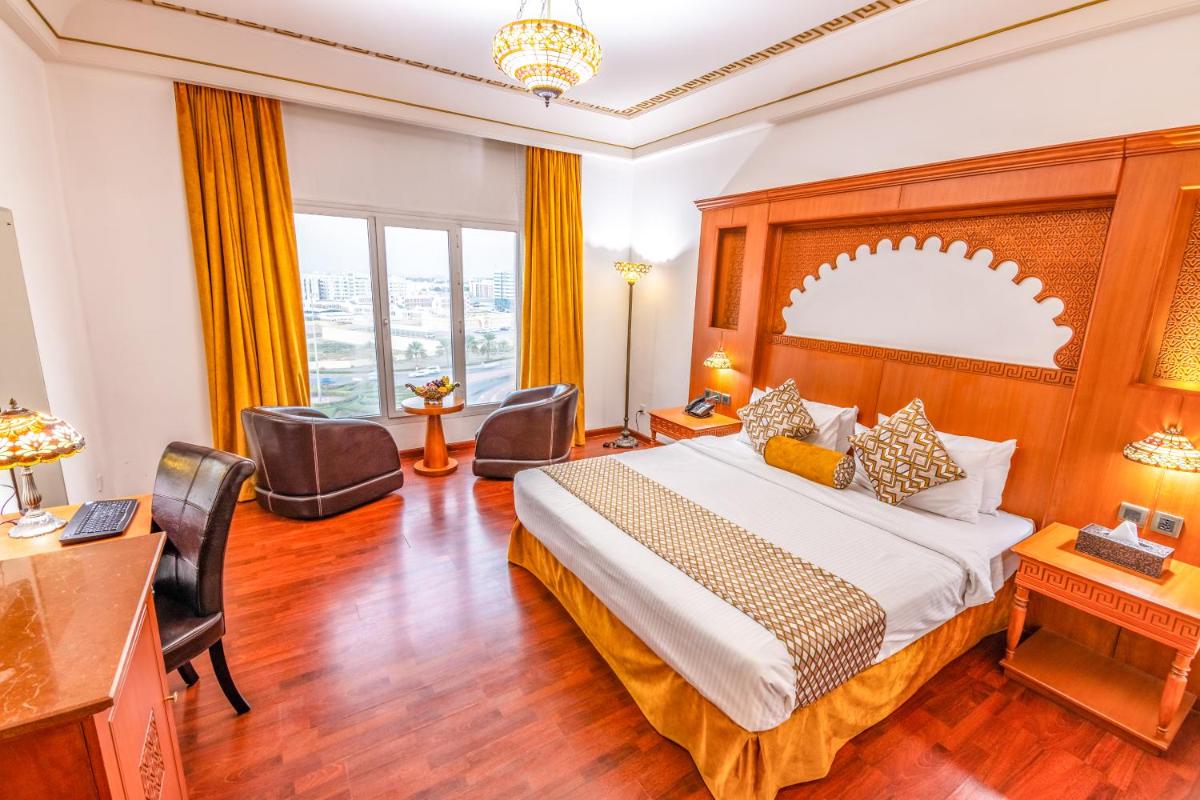 Queen Room with Sea View - Photo 3