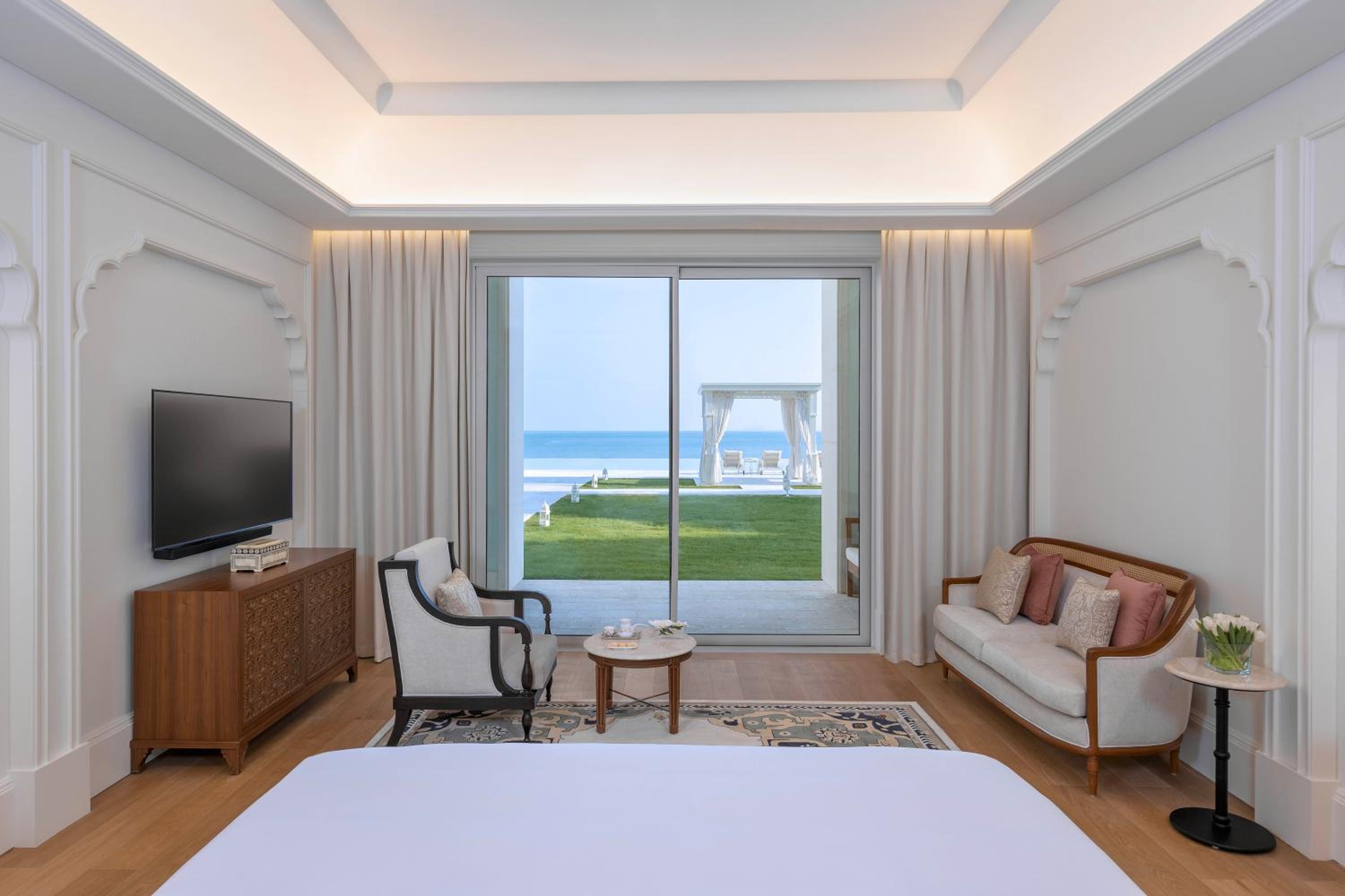 Deluxe King Room - Photo 1