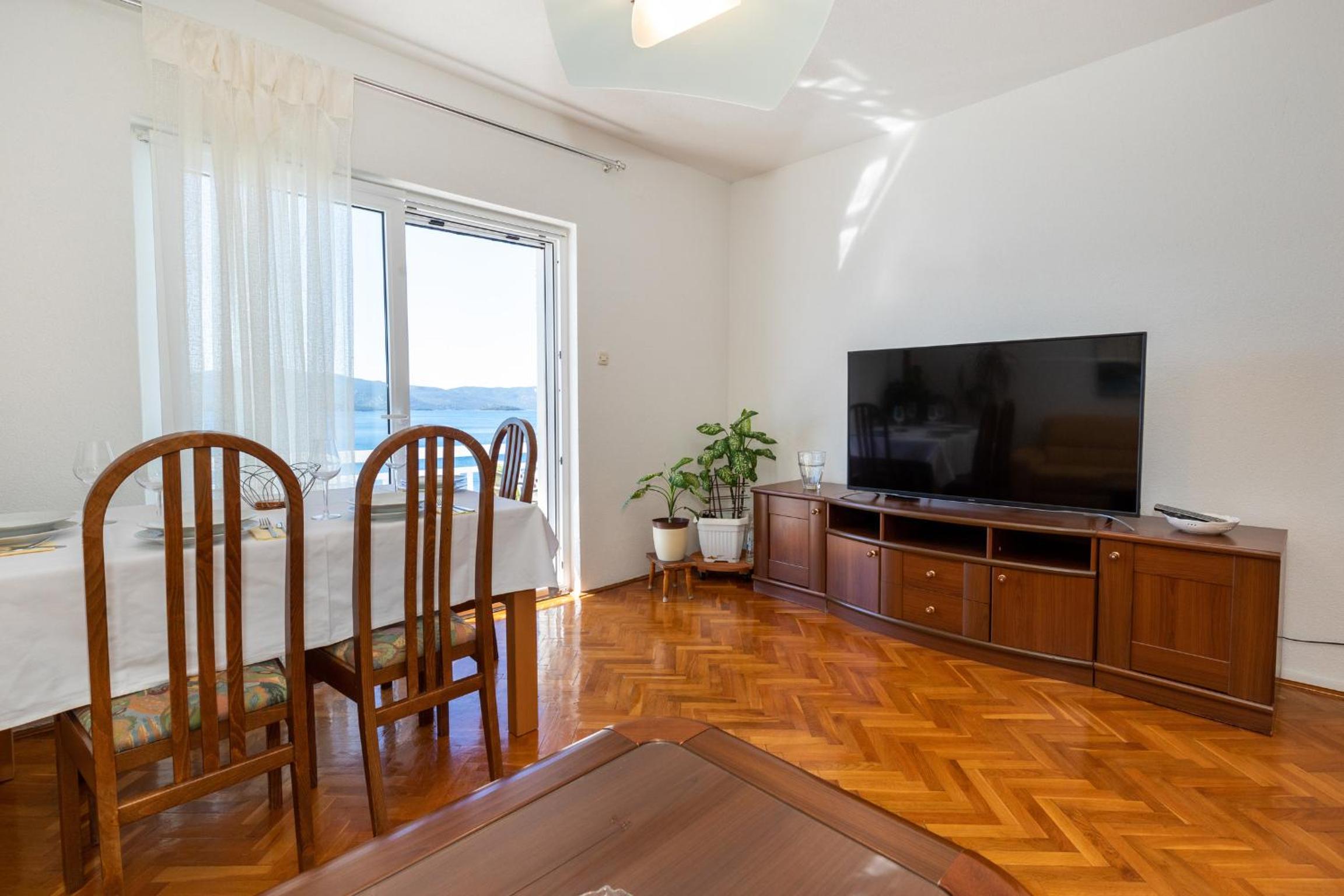Apartment photo 2