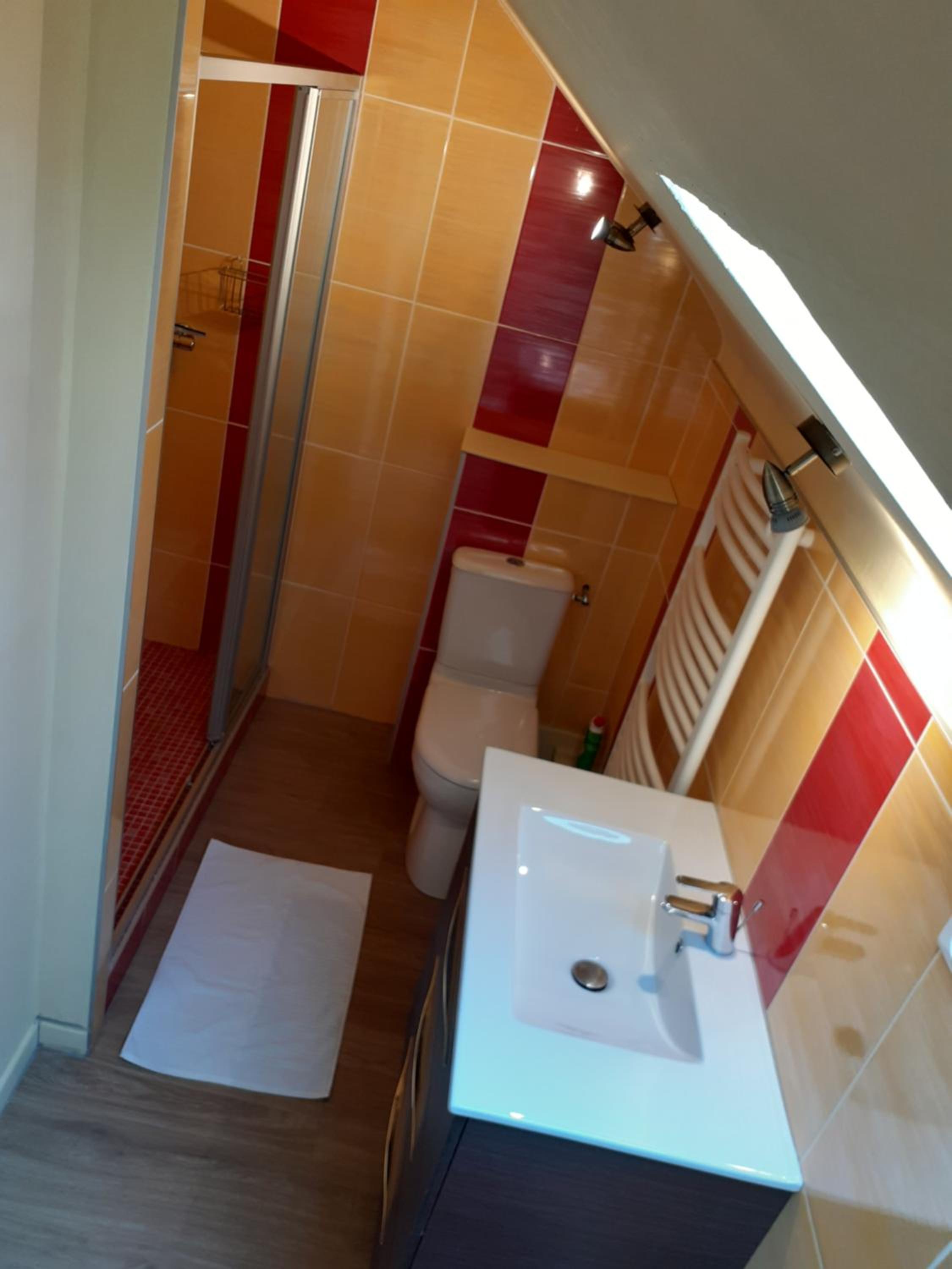 Standard Twin Room with Shared Bathroom photo 2