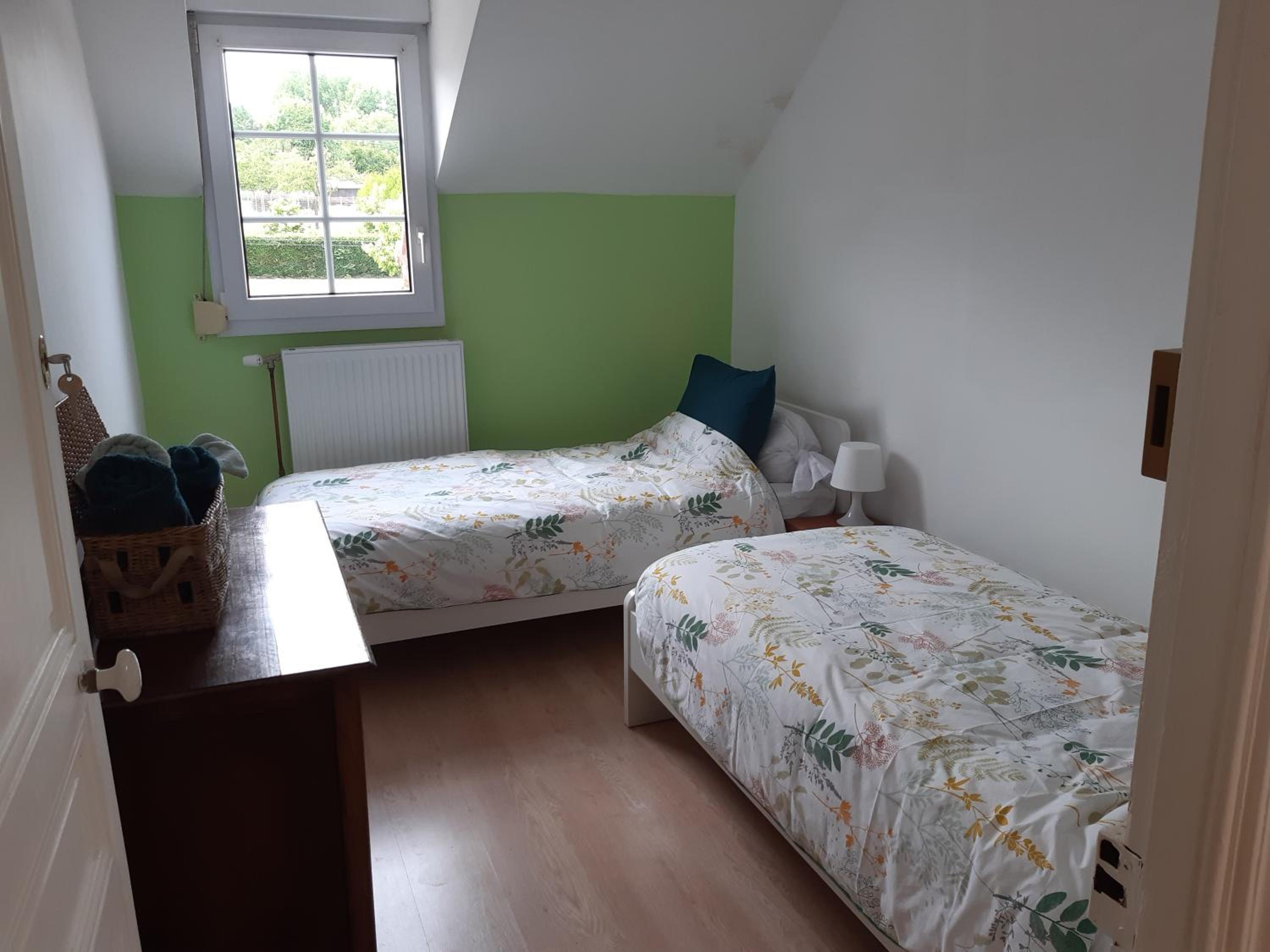 Standard Twin Room with Shared Bathroom photo 3