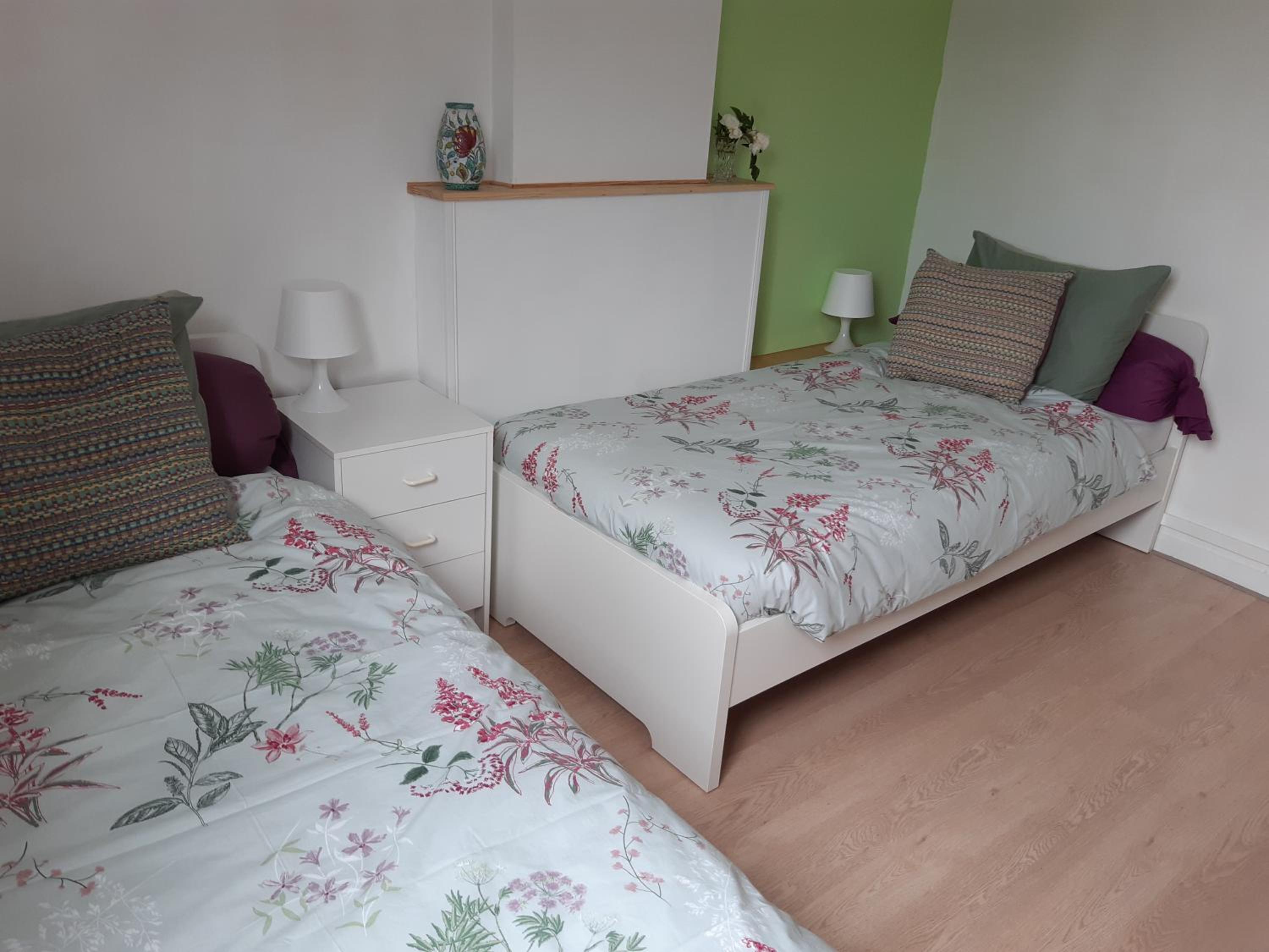 Standard Twin Room with Shared Bathroom photo 1