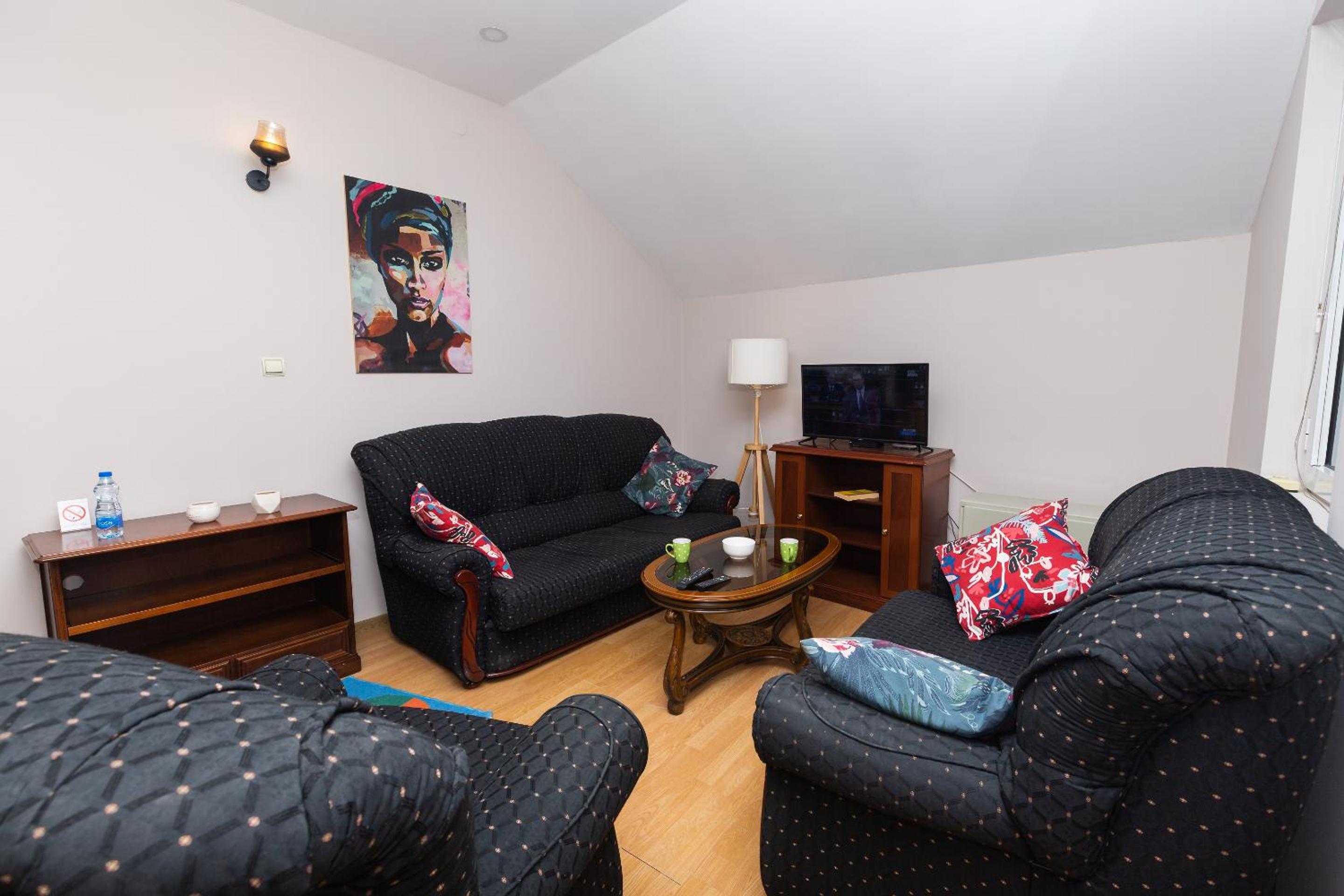 One-Bedroom Apartment photo 3
