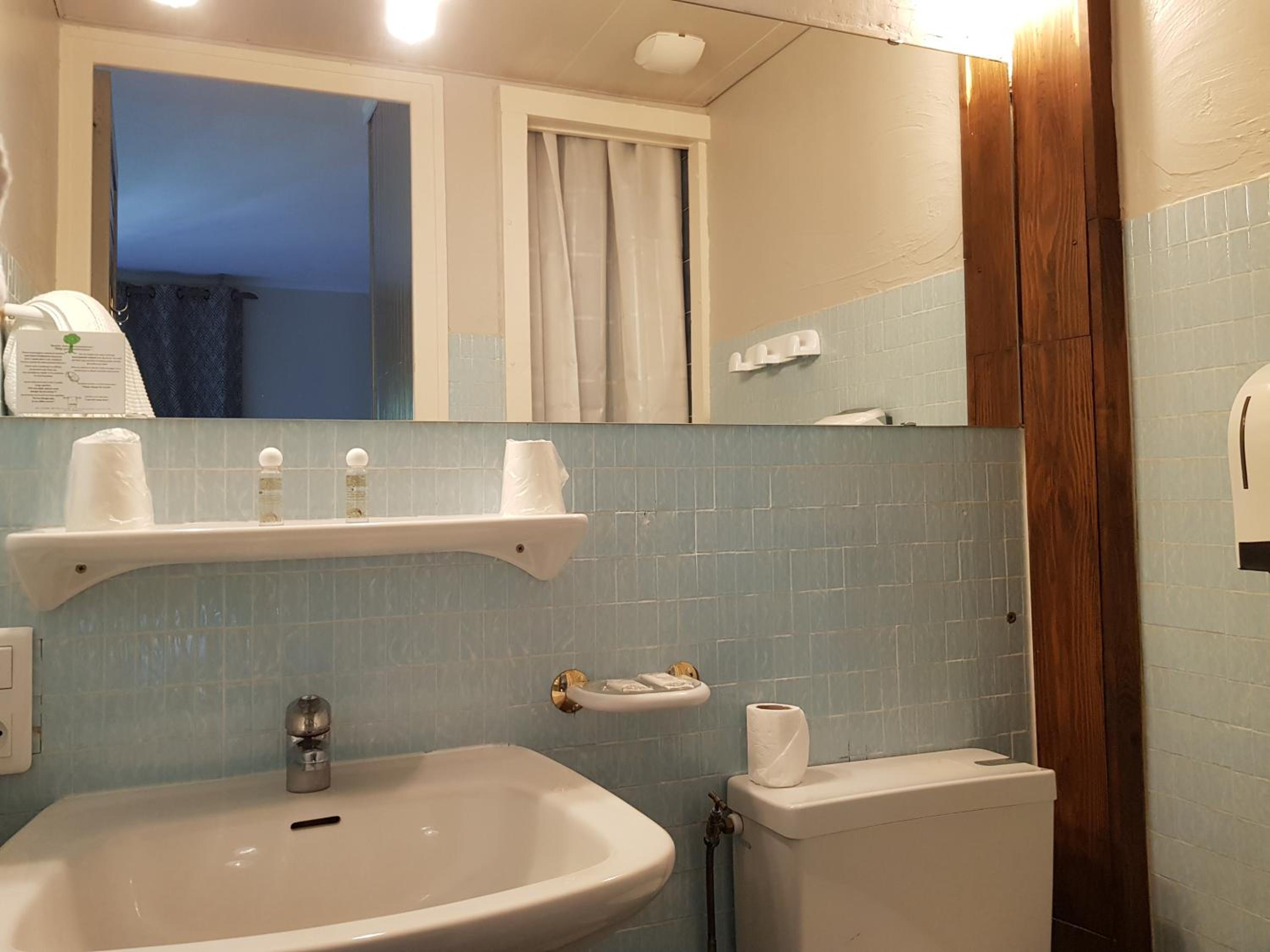 Budget Double Room photo 2
