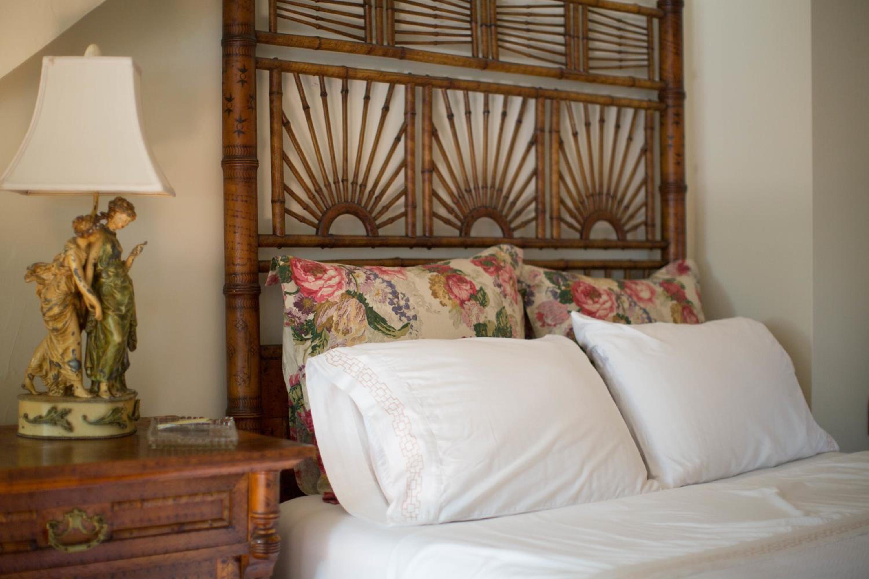 Deluxe Queen Room: Bamboo Room photo 1