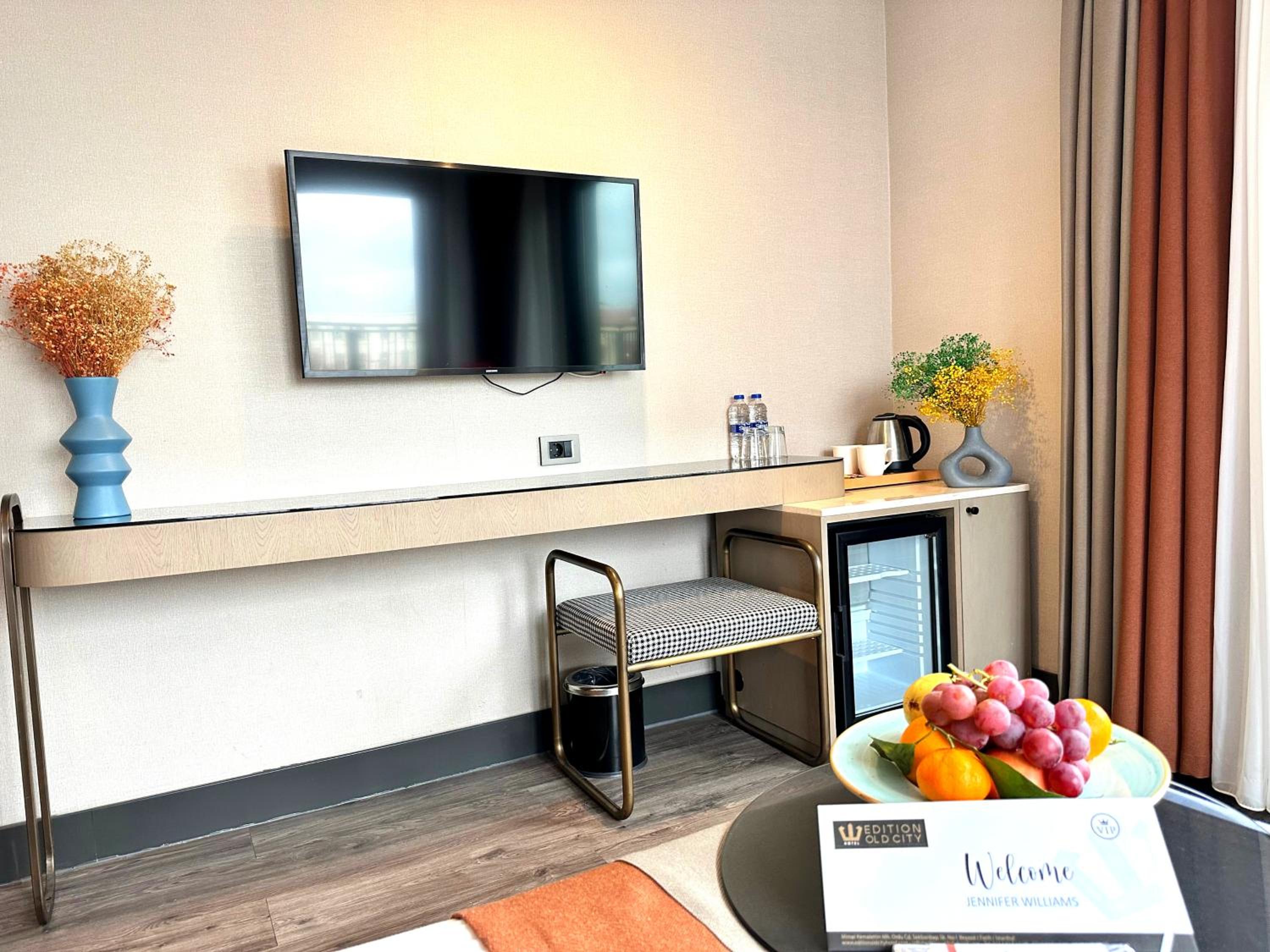 Deluxe King Room With Balcony photo 1