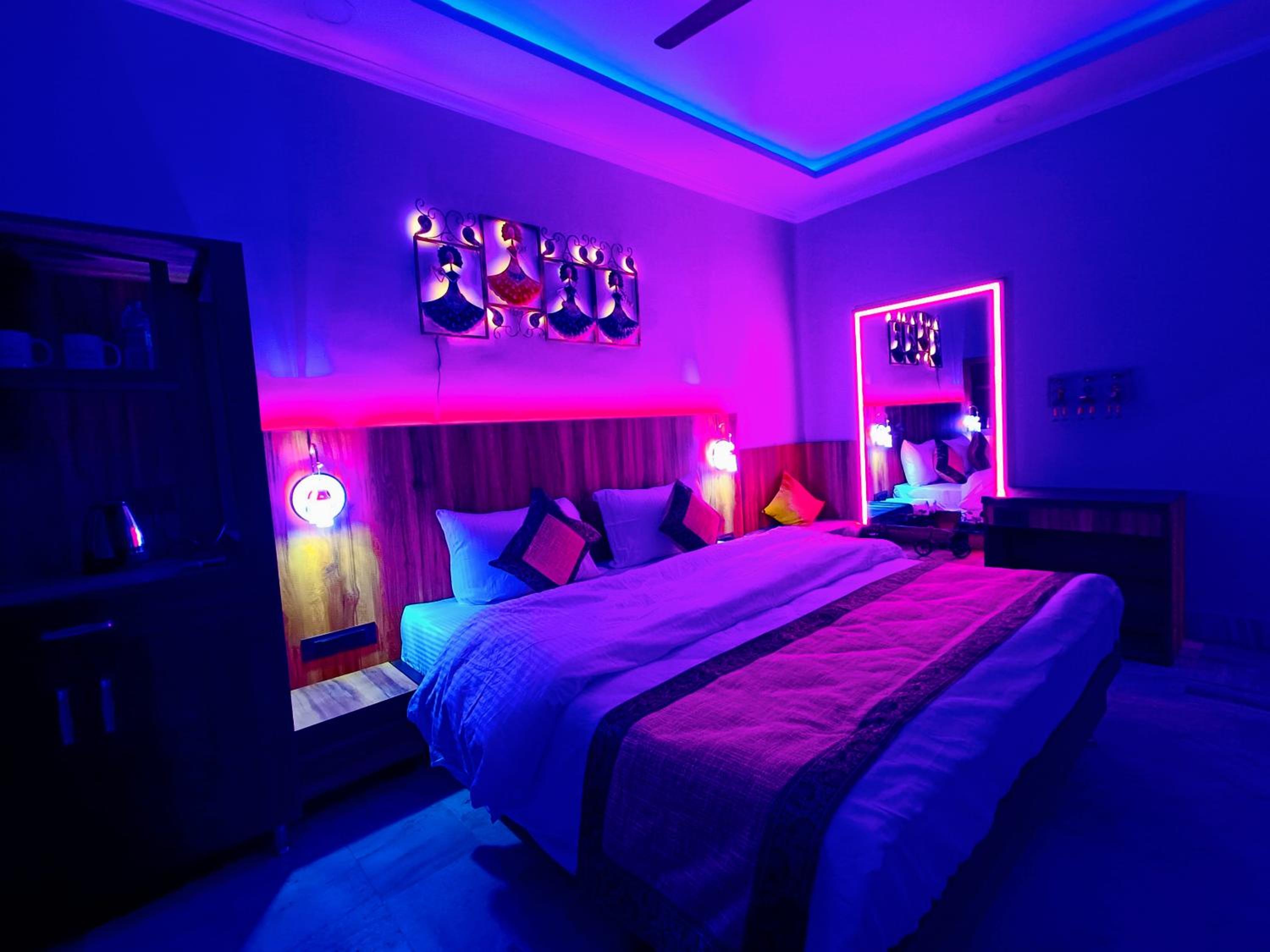 Double Room with Private Bathroom - Photo 10
