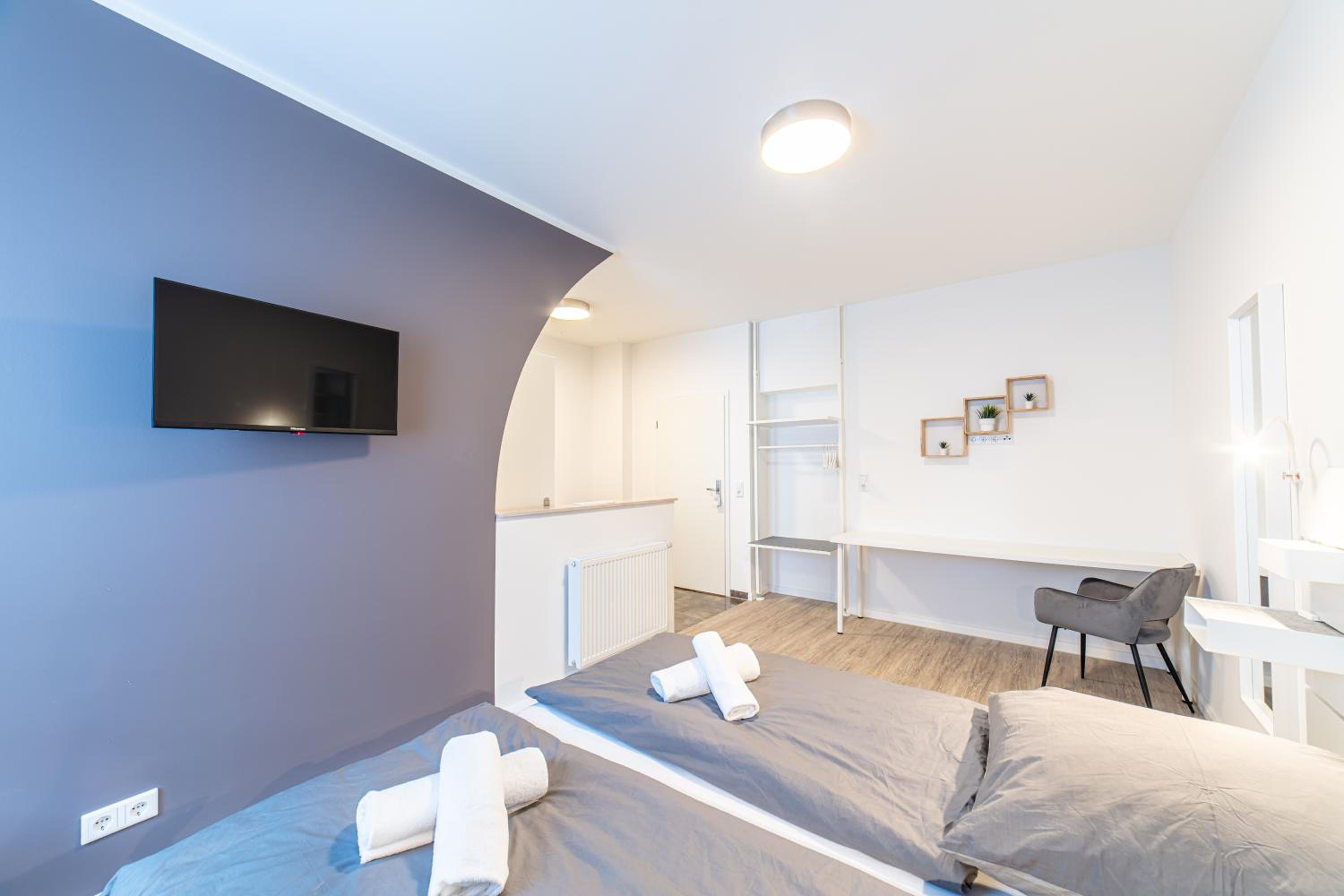 One-Bedroom Apartment photo 1