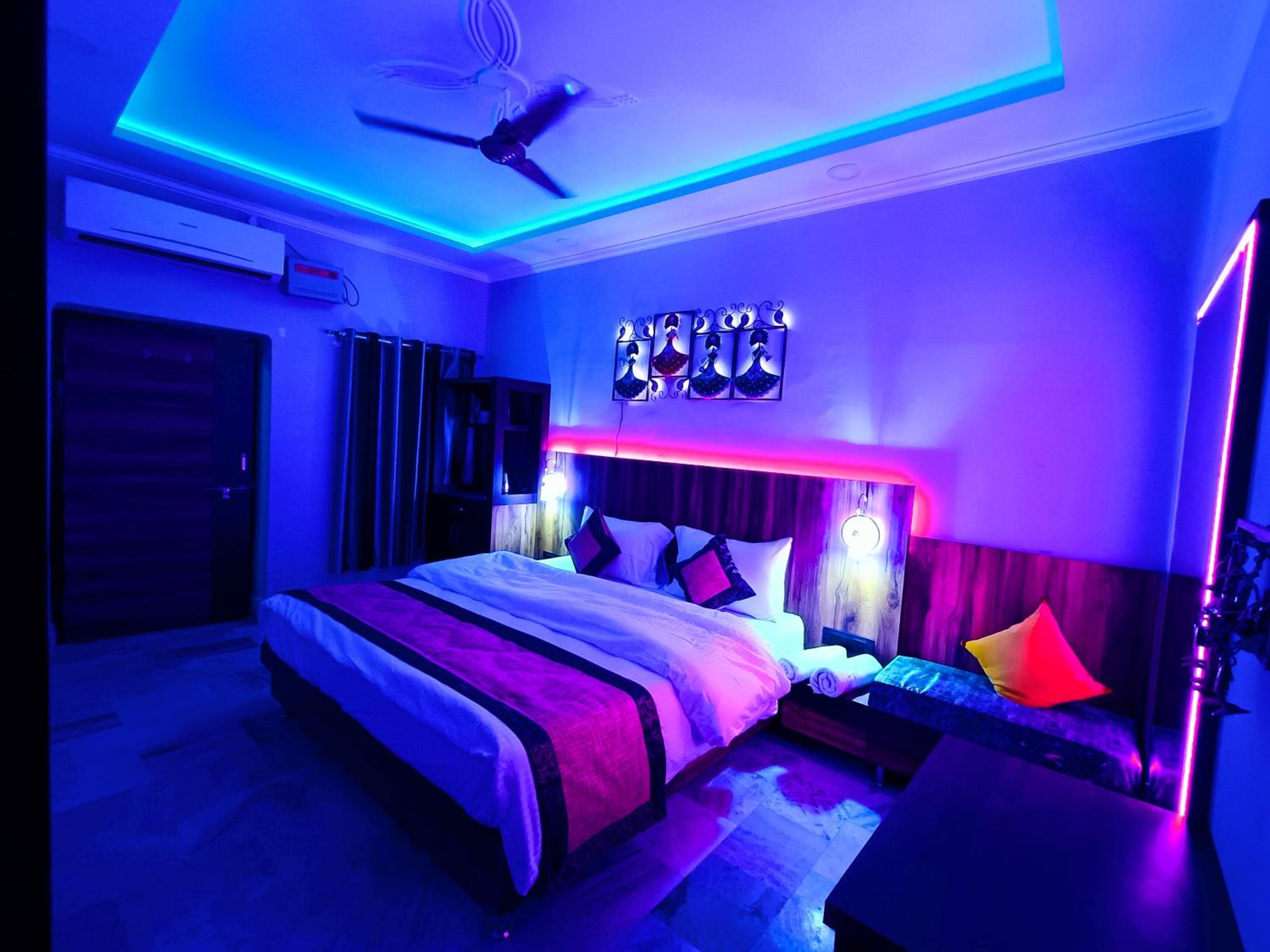 Double Room with Private Bathroom - Photo 2