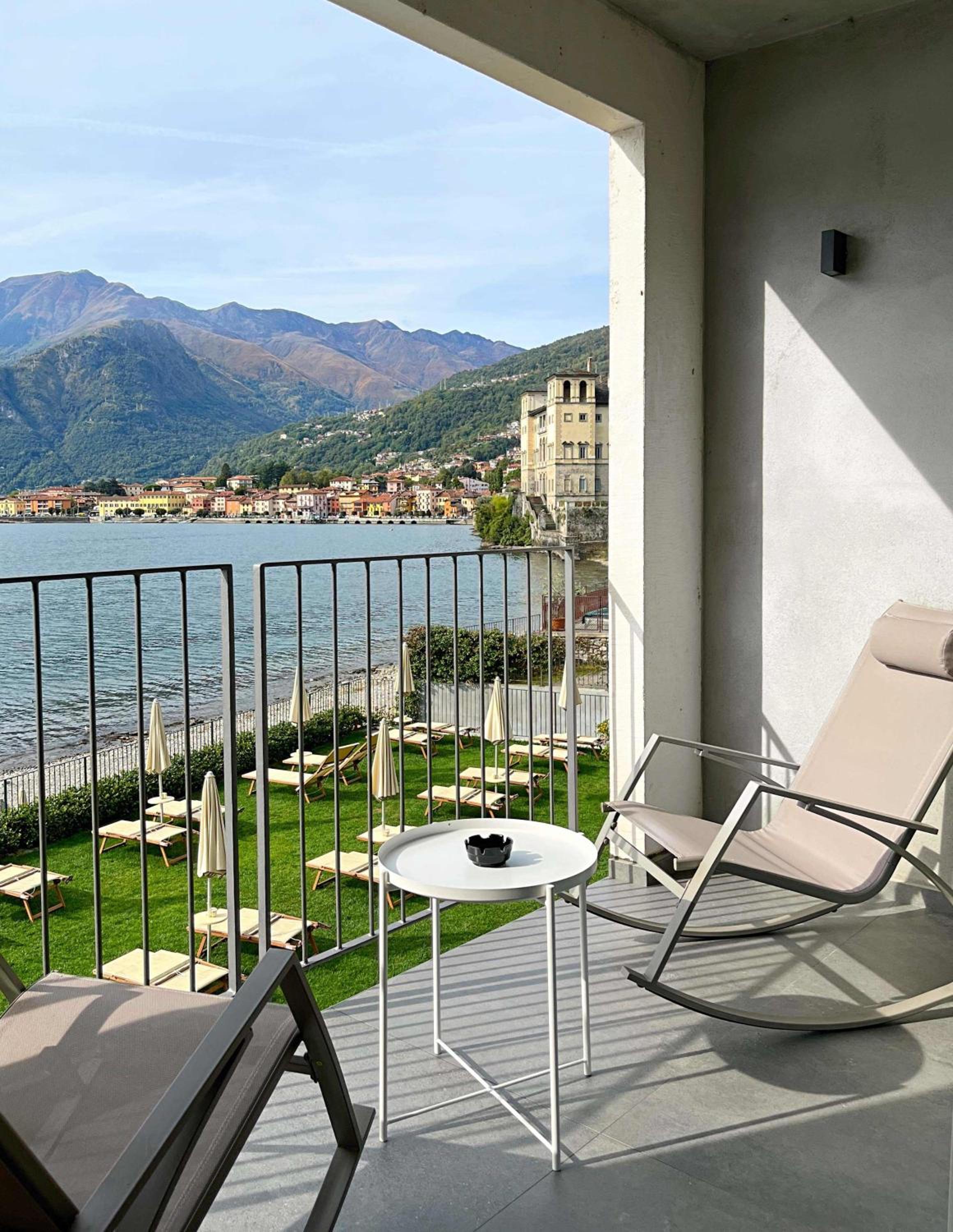 Deluxe Double Room with Balcony - Photo 17