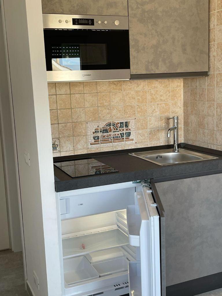 One-Bedroom House - Photo 7