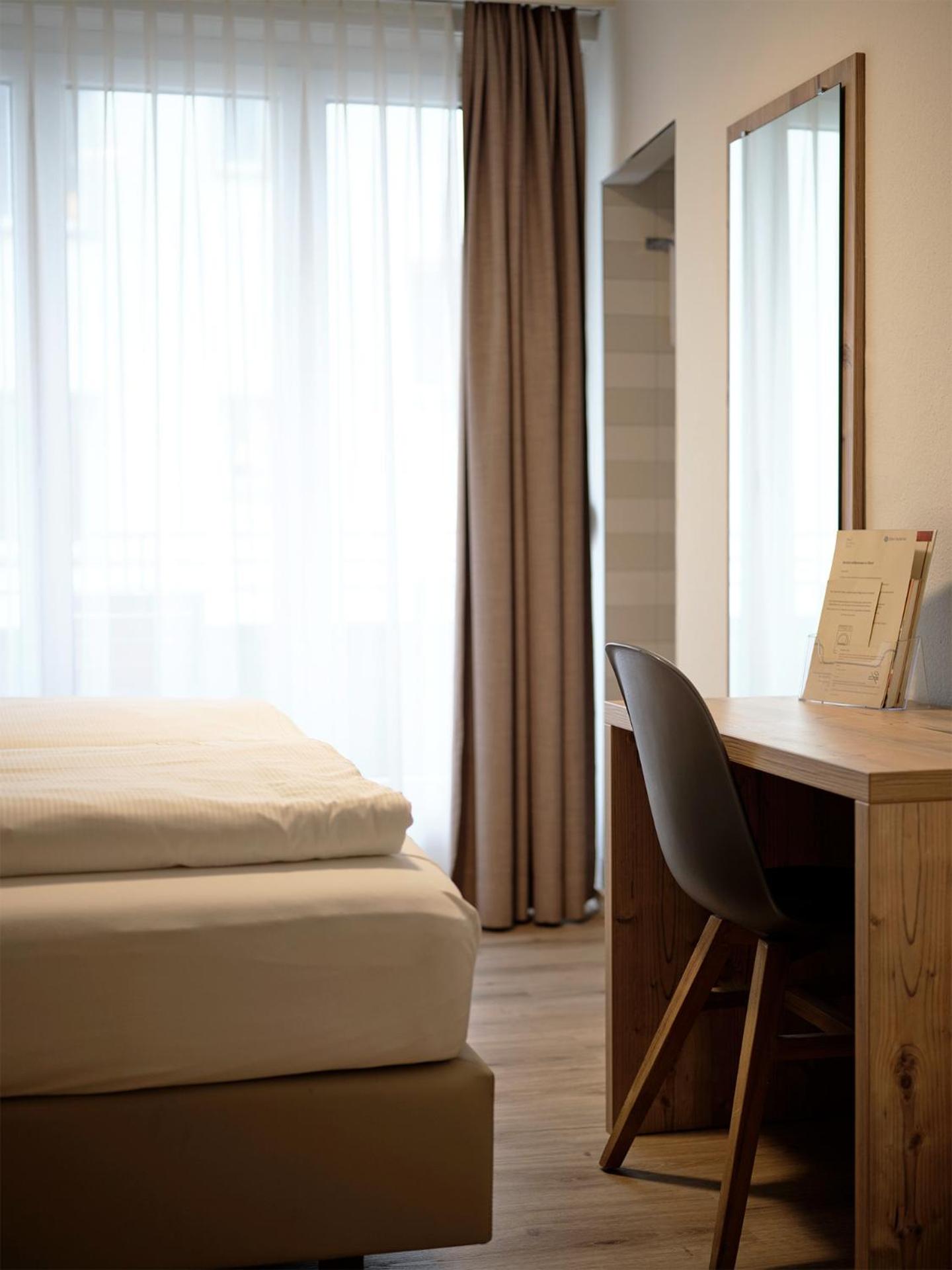 Budget Double Room - Photo 4