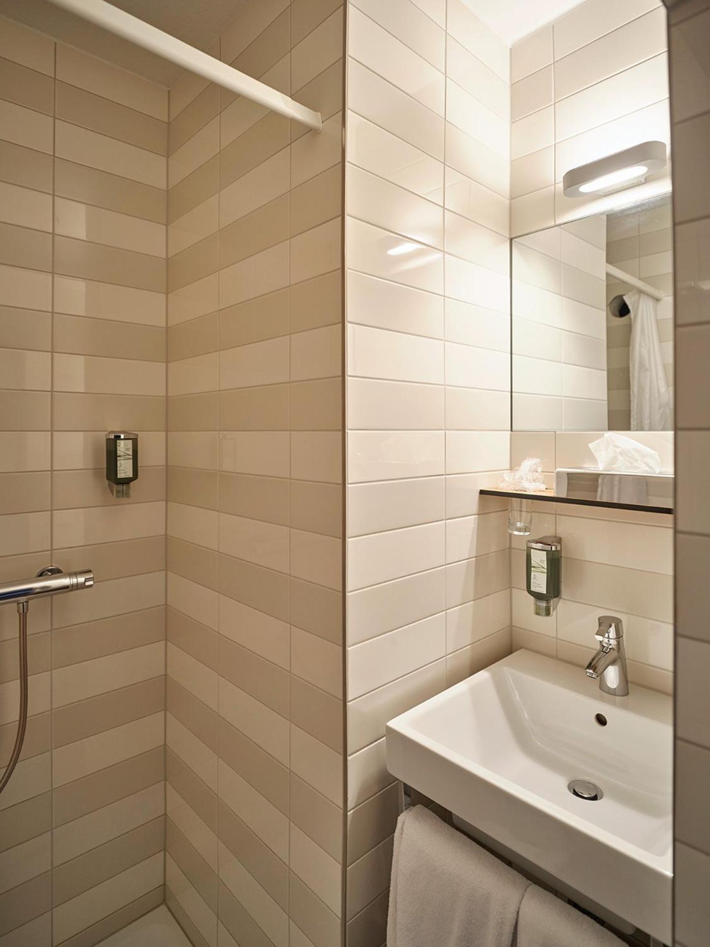 Budget Double Room - Photo 2
