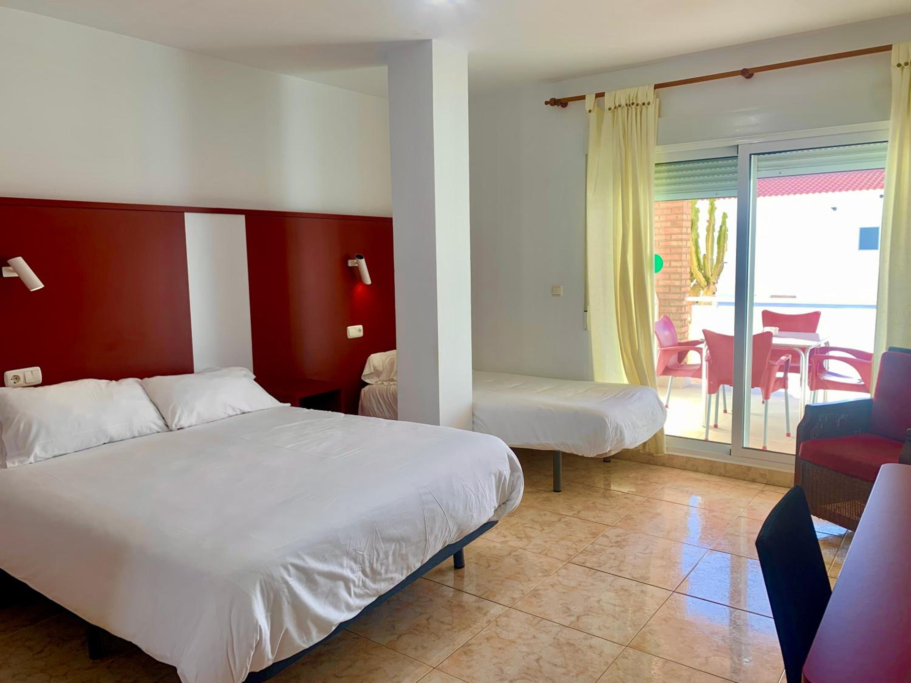 Double or Twin Room with Side Sea View - Photo 1