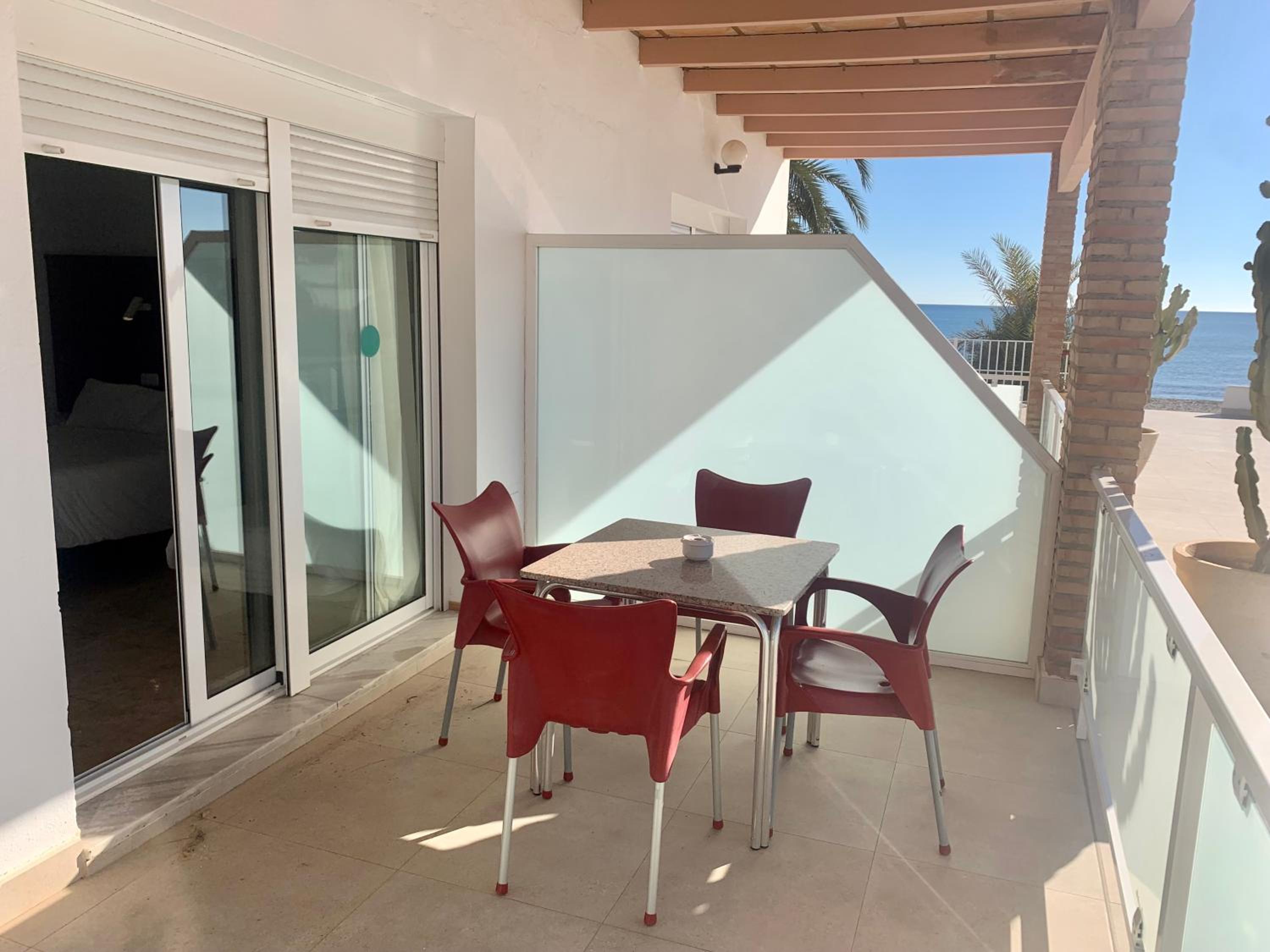 Double or Twin Room with Side Sea View - Photo 6