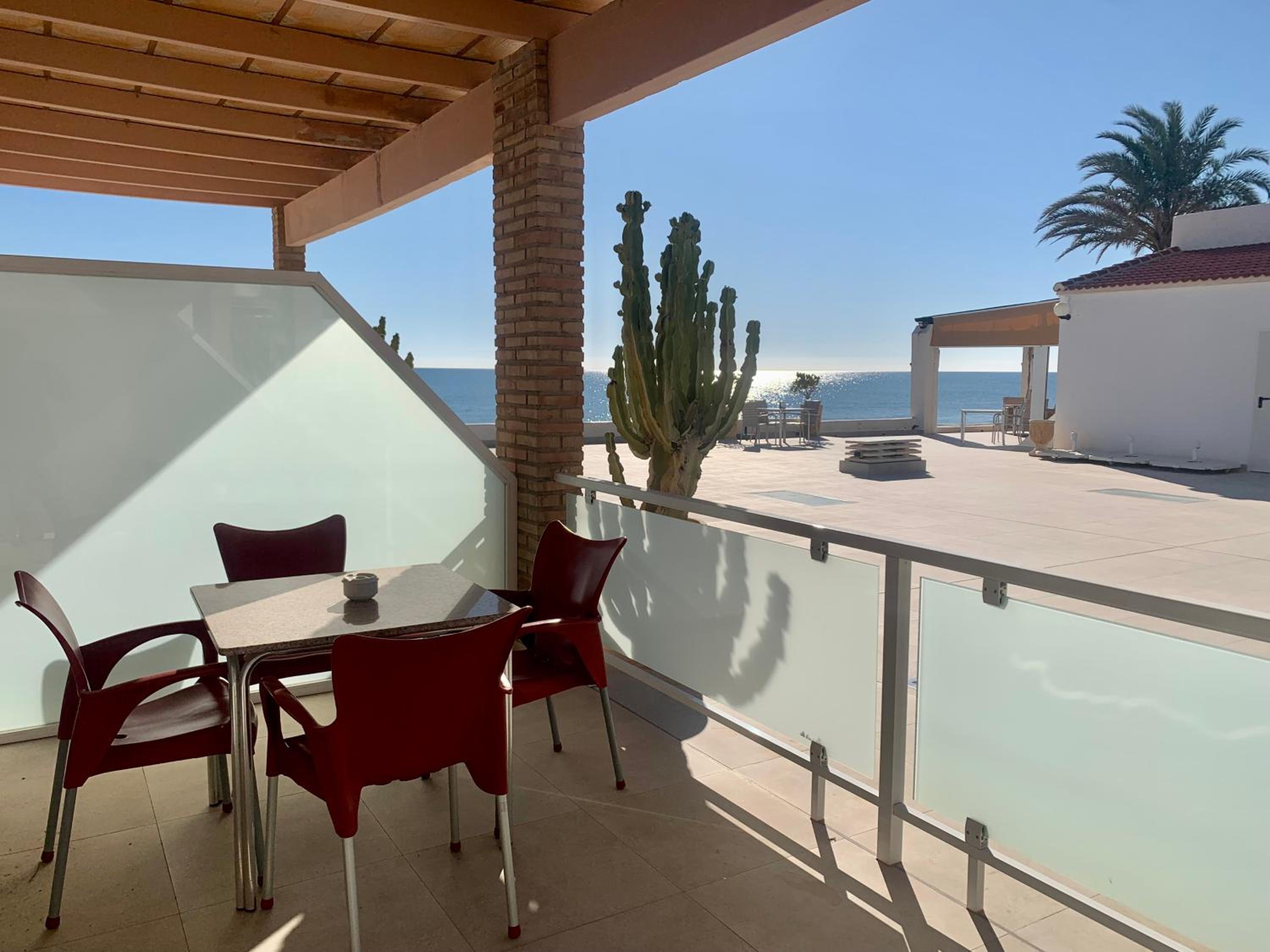 Double or Twin Room with Side Sea View - Photo 5